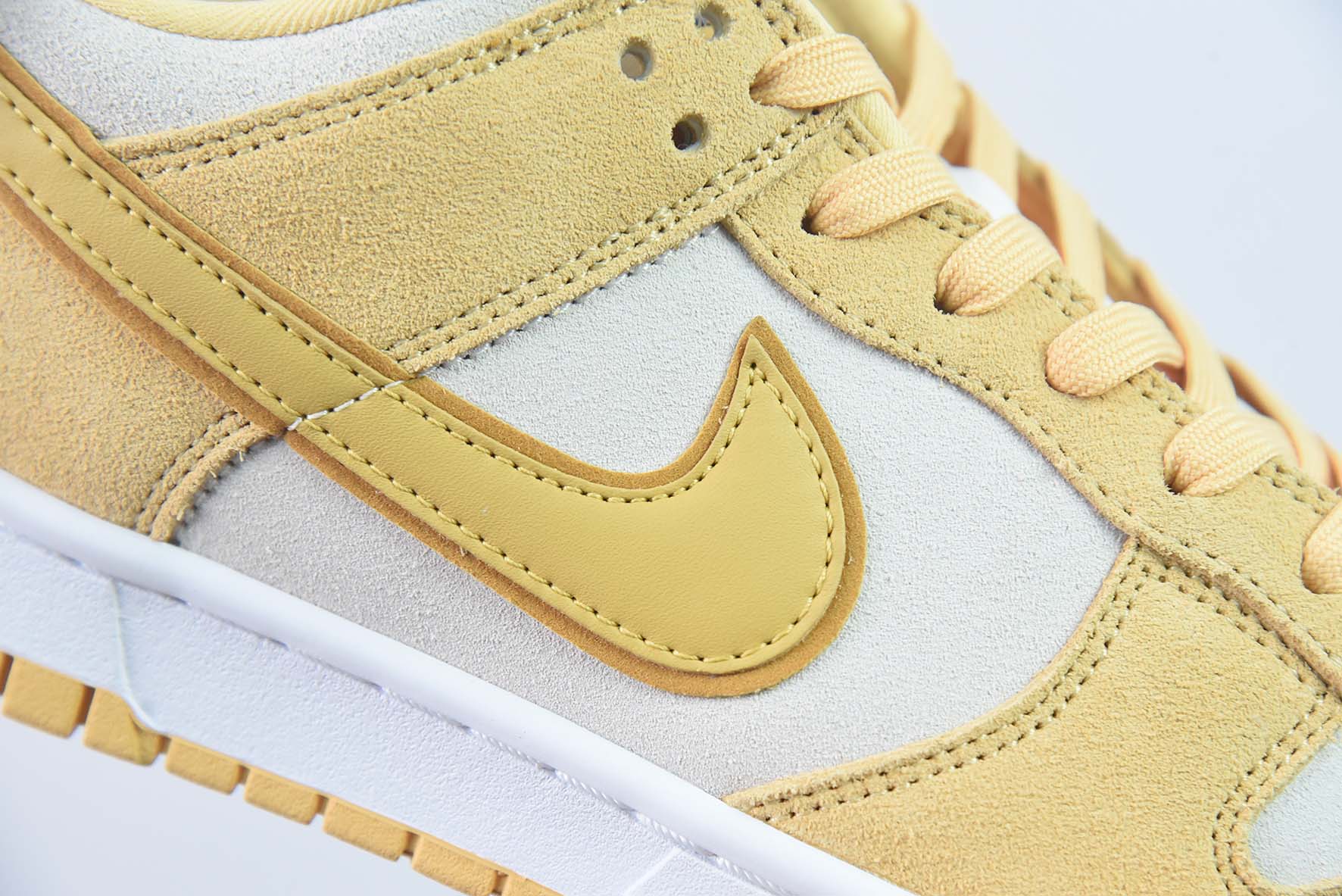 NIKE DUNK LOW "GOLD SUEDE" - DV7411-200