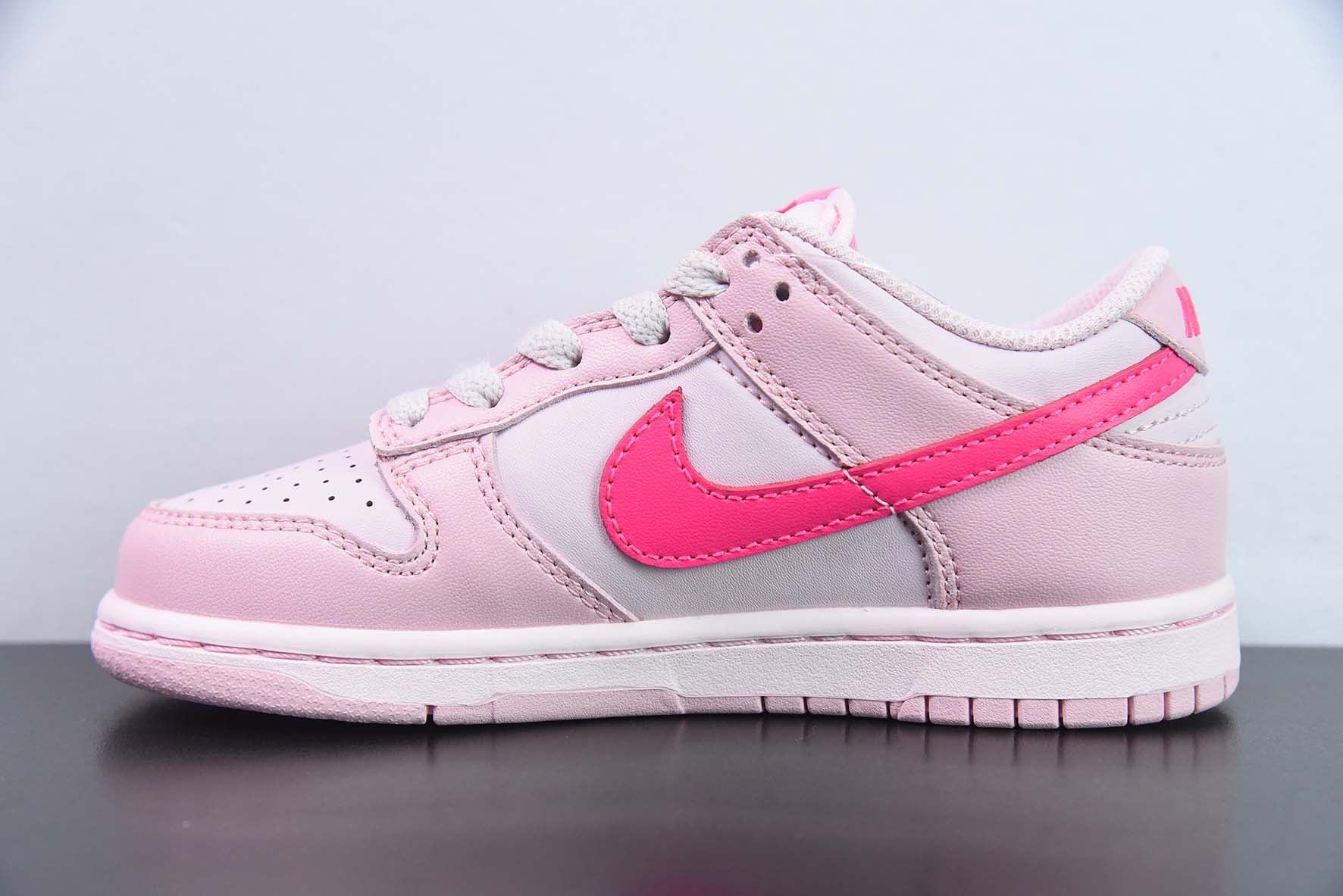 NIKE DUNK LOW "TRIPLE PINK" - DC9564-111