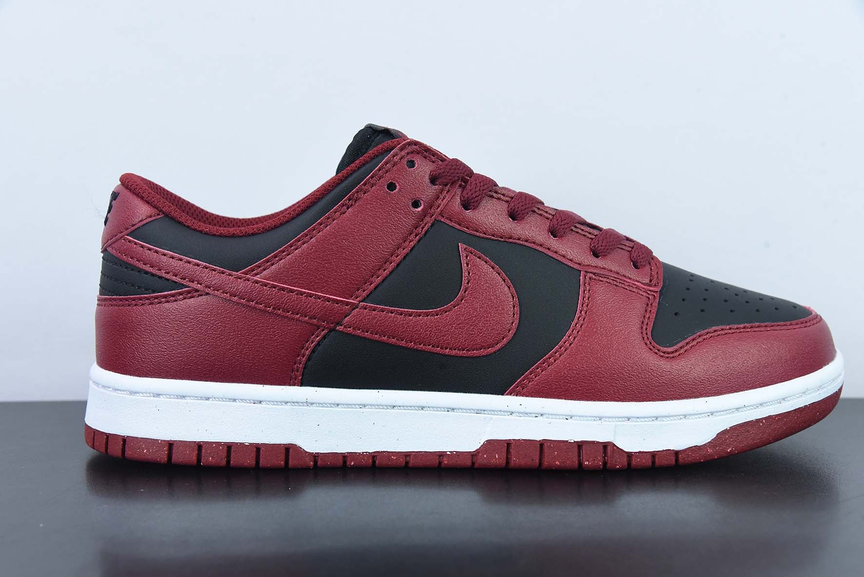 NIKE SB DUNK LOW NEXT "GYM RED" - DN1431-002