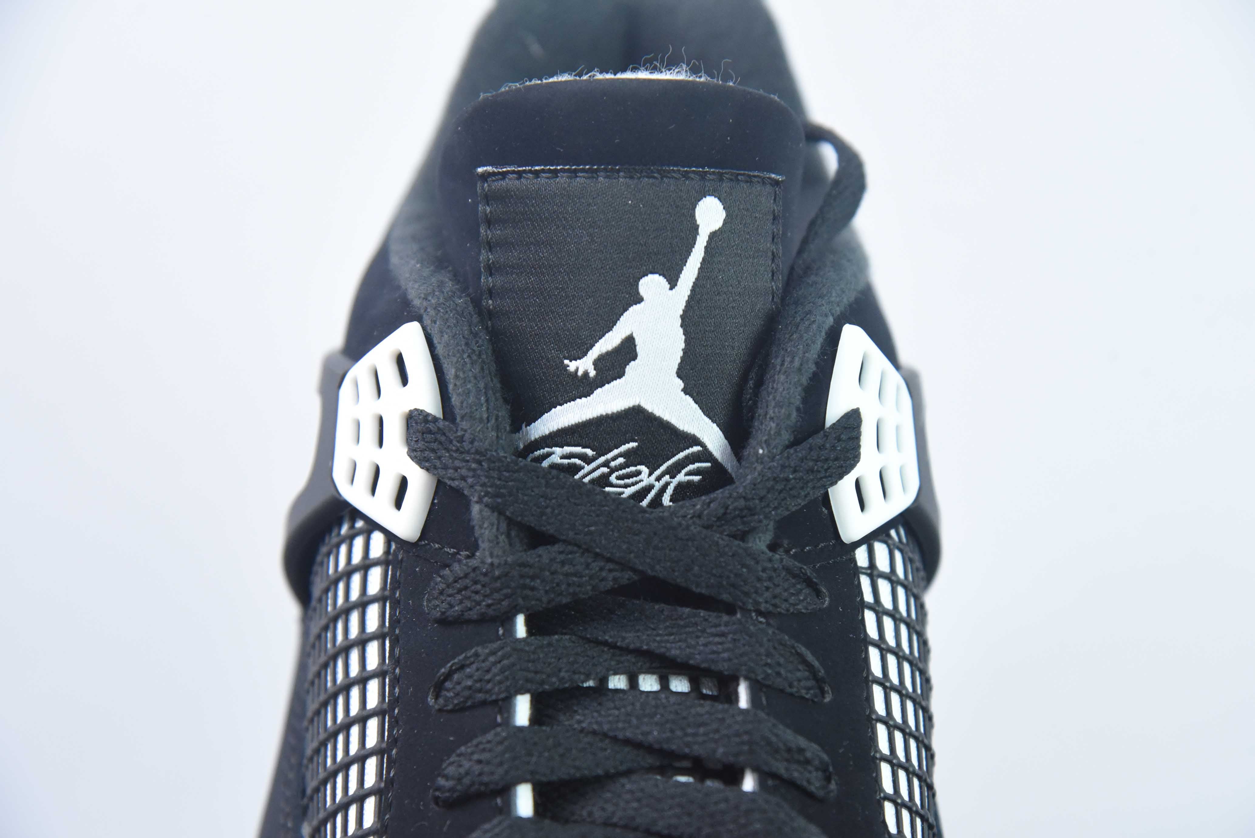 AIR JORDAN 4 "BLACK/WHITE"