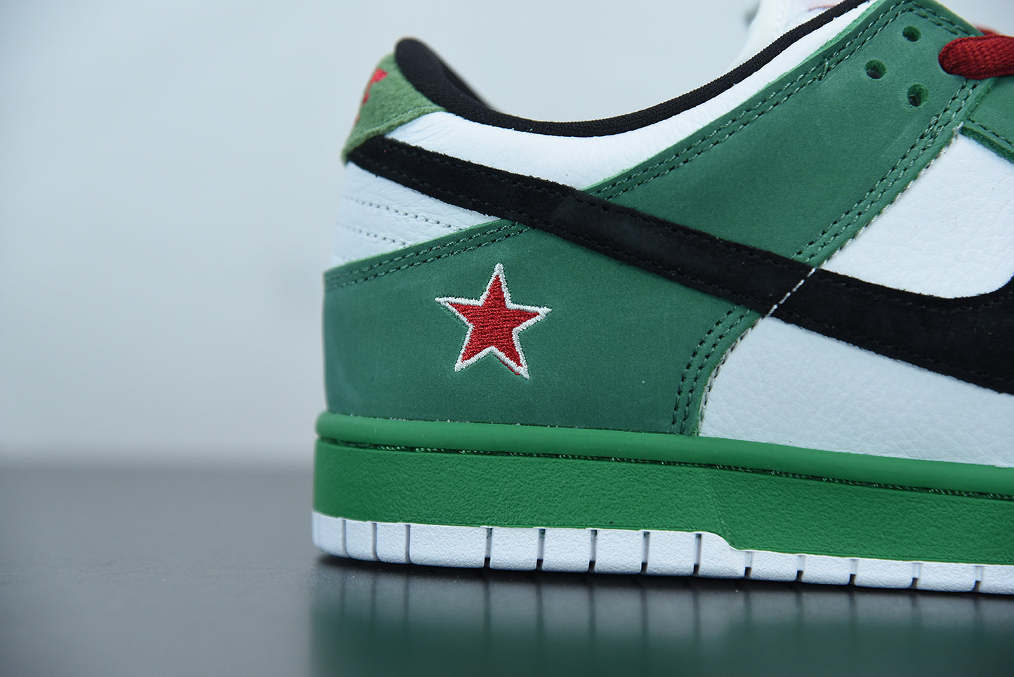 NIKE SB DUNK LOW "HEINEKEN"