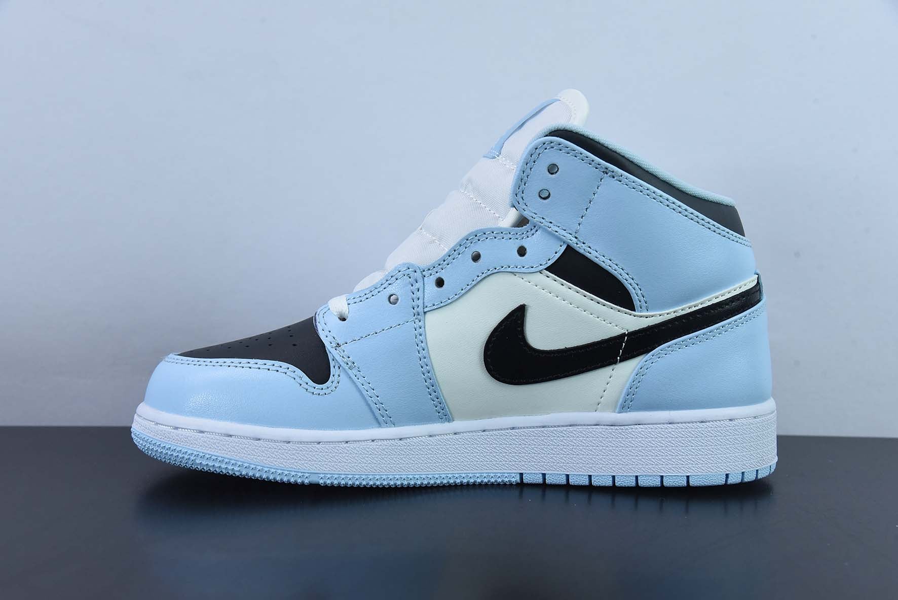 AIR JORDAN 1 MID  "BABY BLUE/BLACK"