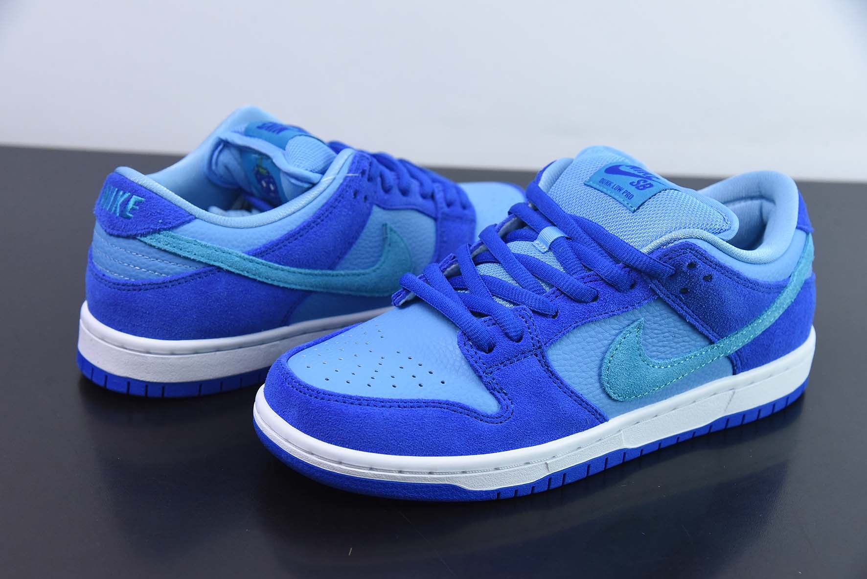 NIKE SB DUNK LOW "BLUE RASPBERRY" - DM0807-400