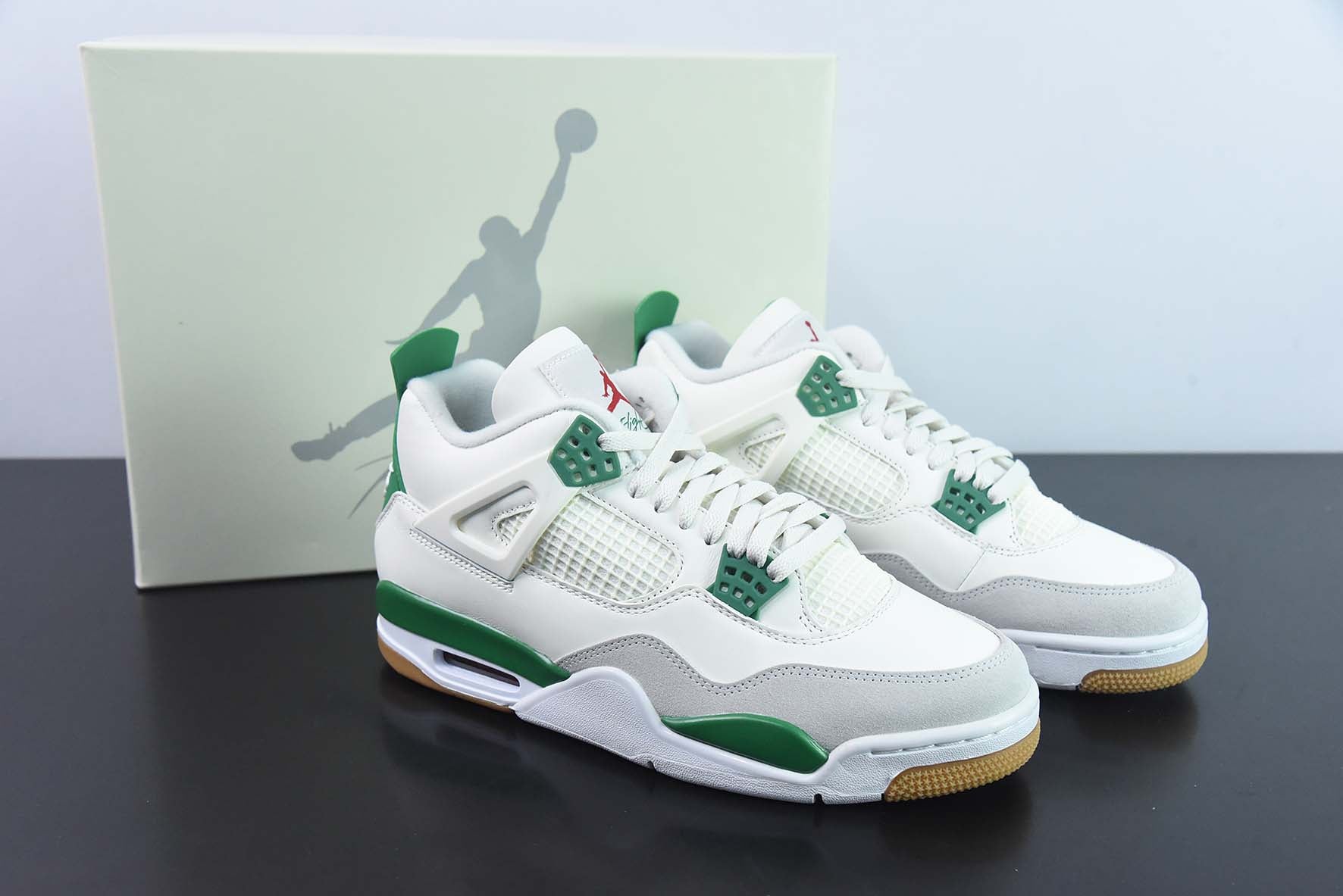 NIKE SB x AIR JORDAN 4 RETRO OG "PINE GREEN" DR5415-103