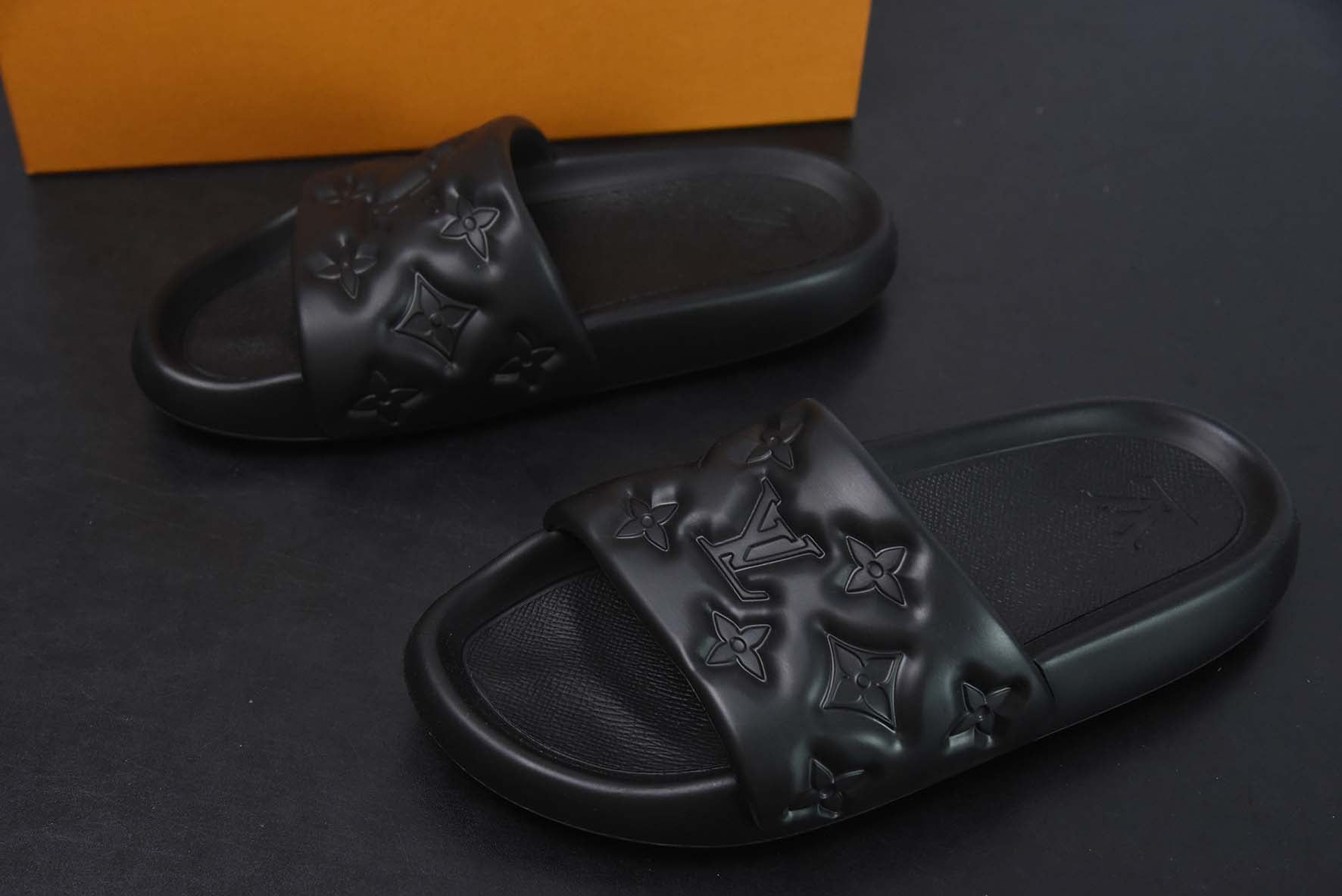 SLIDE LV WATERFRONT "MONOGRAM" BLACK