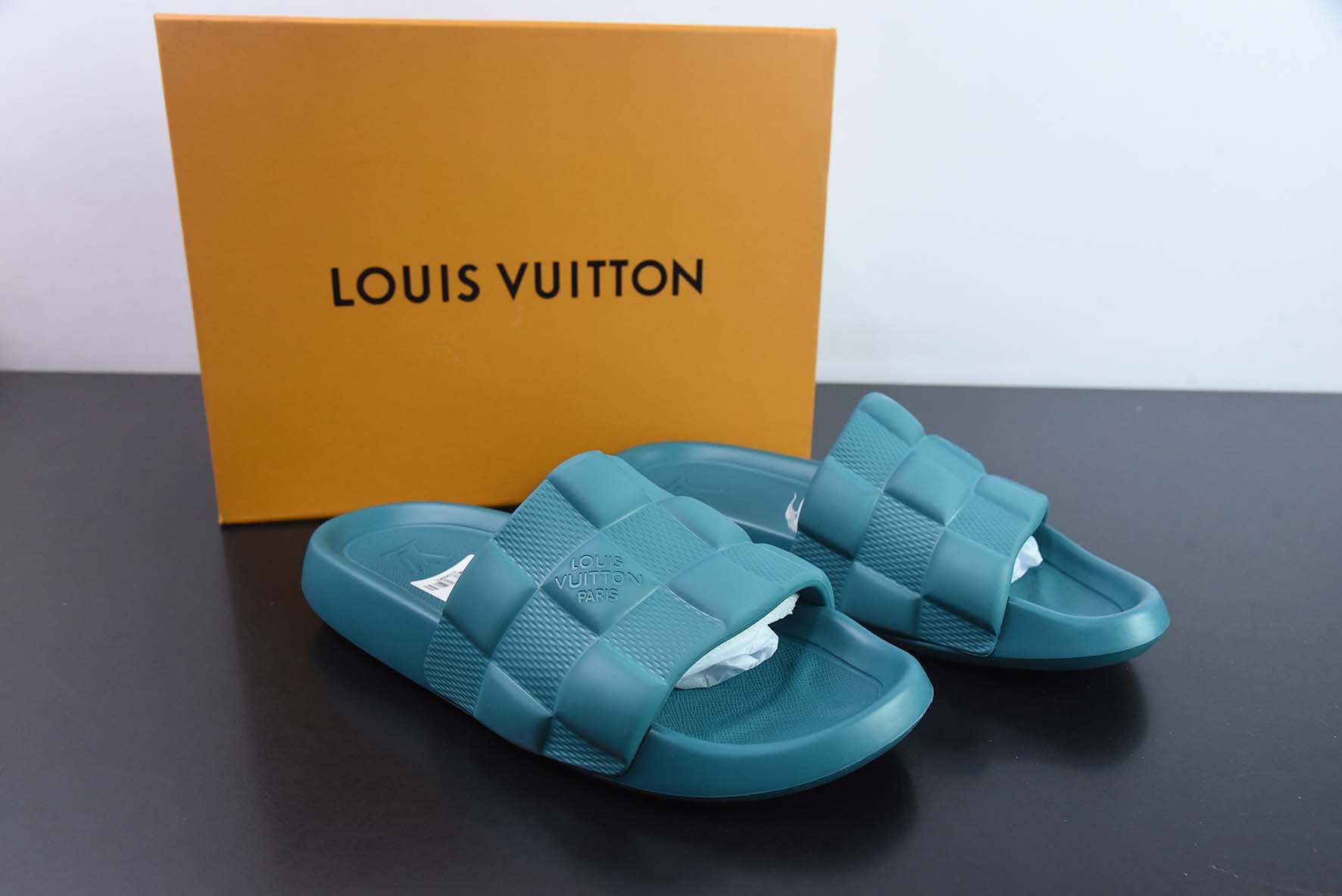 SLIDE LV XADREZ "MONOGRAM" BLUE