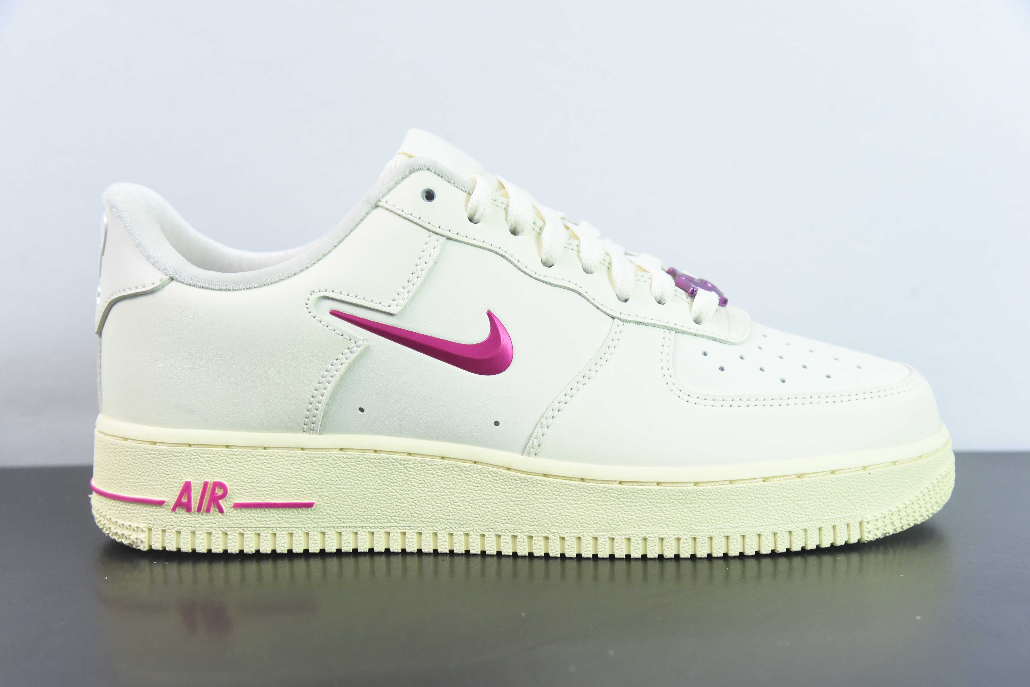 AIR FORCE 1  "COCONUT MILK PINK"