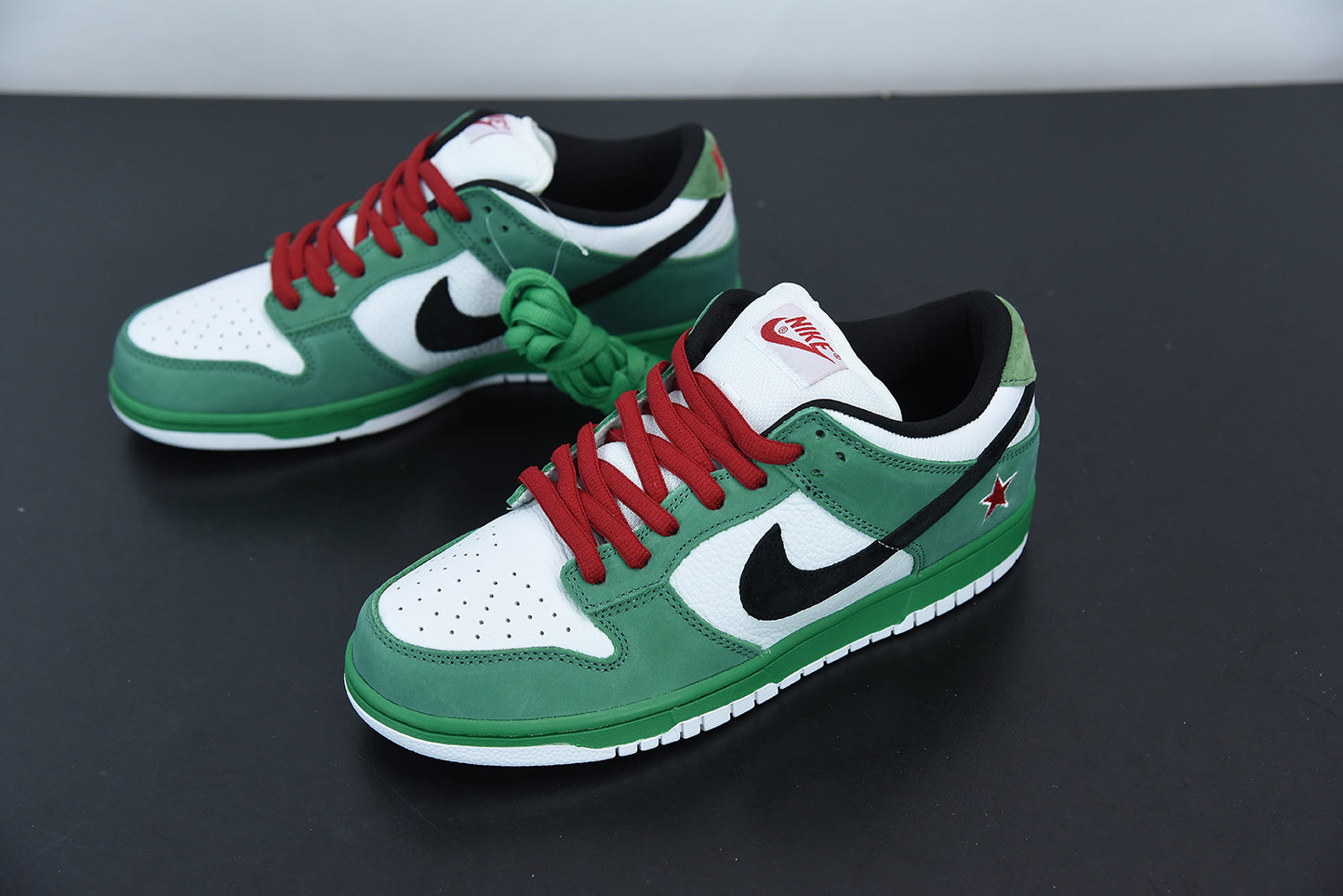 NIKE SB DUNK LOW "HEINEKEN"