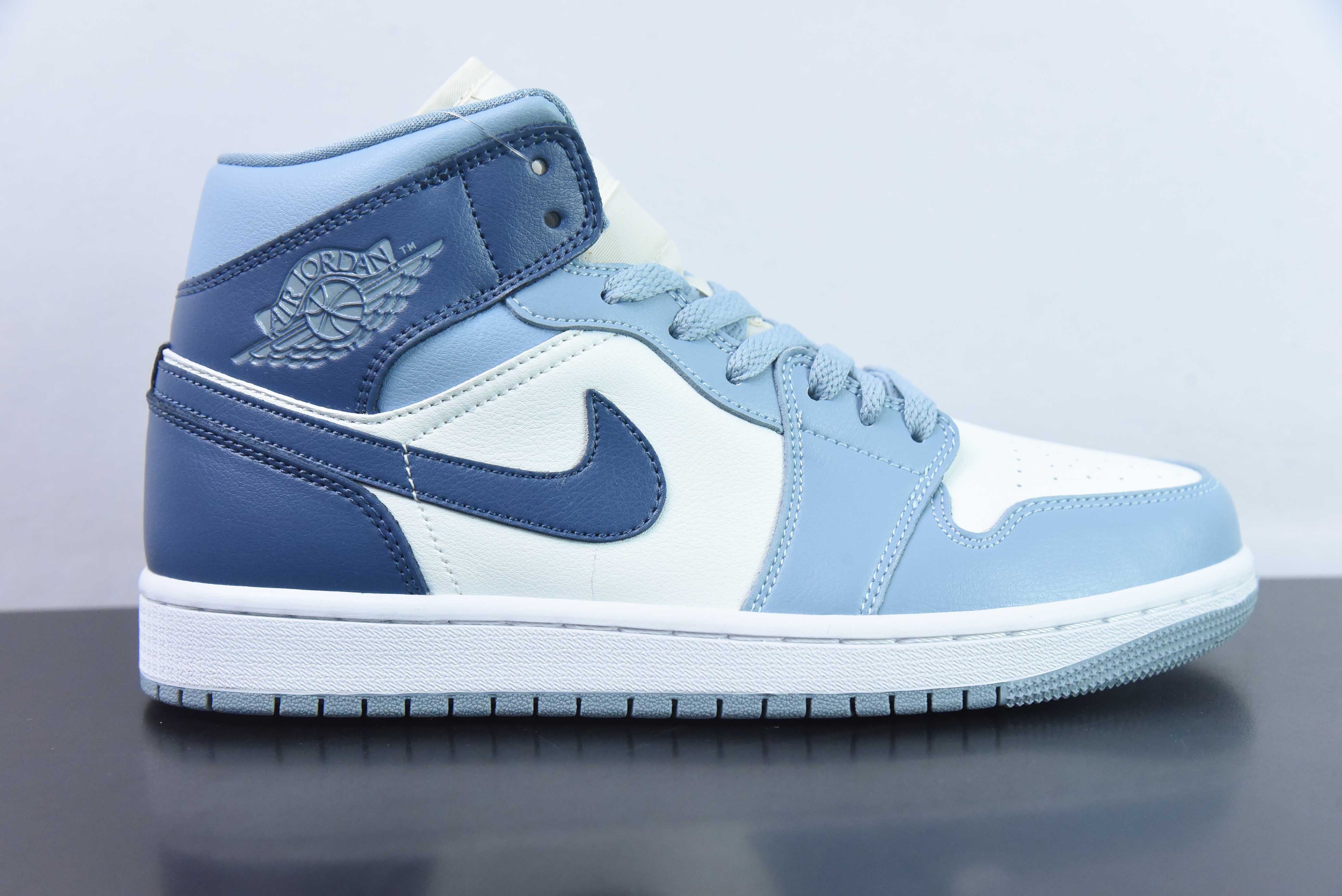 AIR JORDAN 1 MID "MYSTIC NAVY"