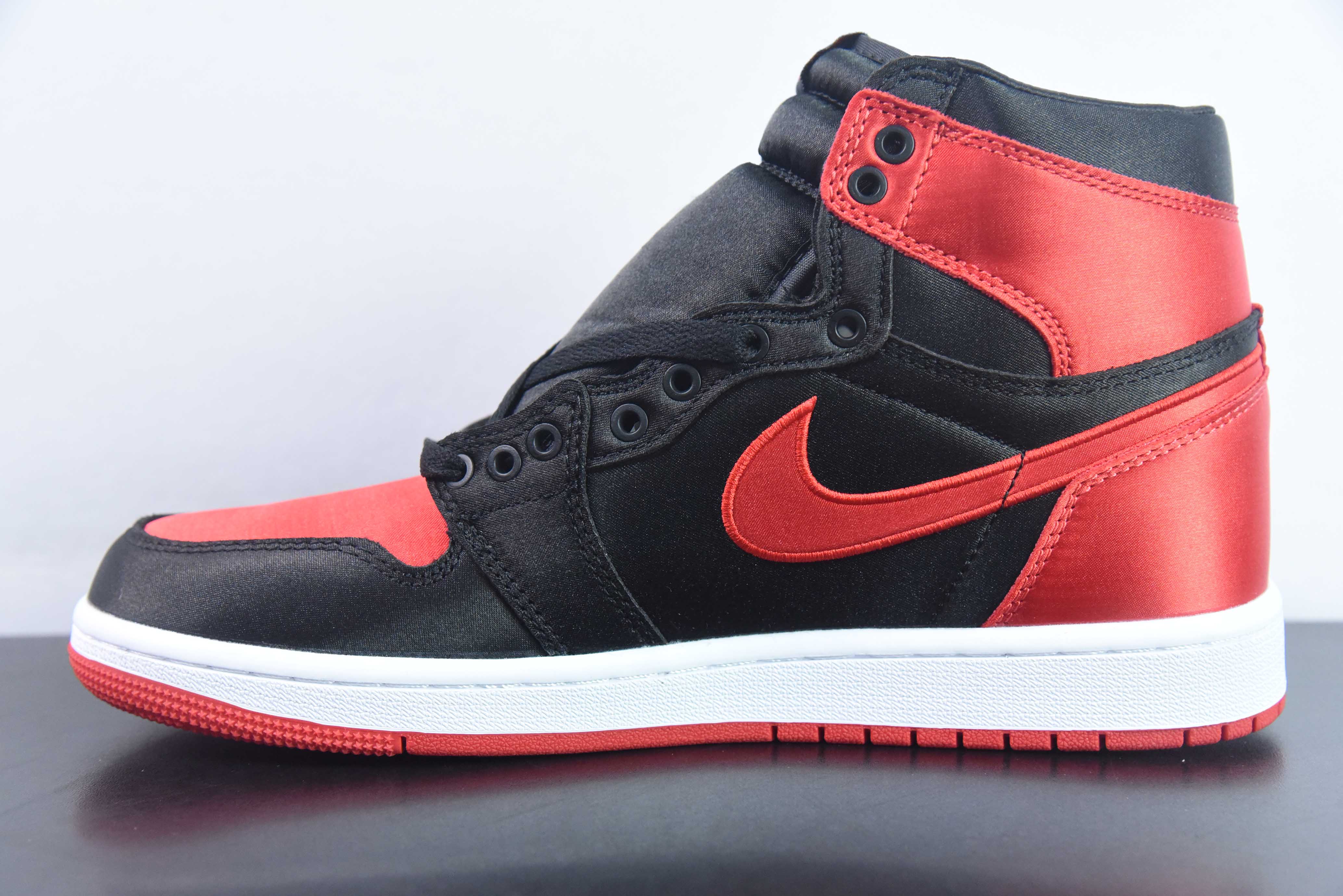 AIR JORDAN 1 HIGH OG “SATIN BRED" FD4810-061