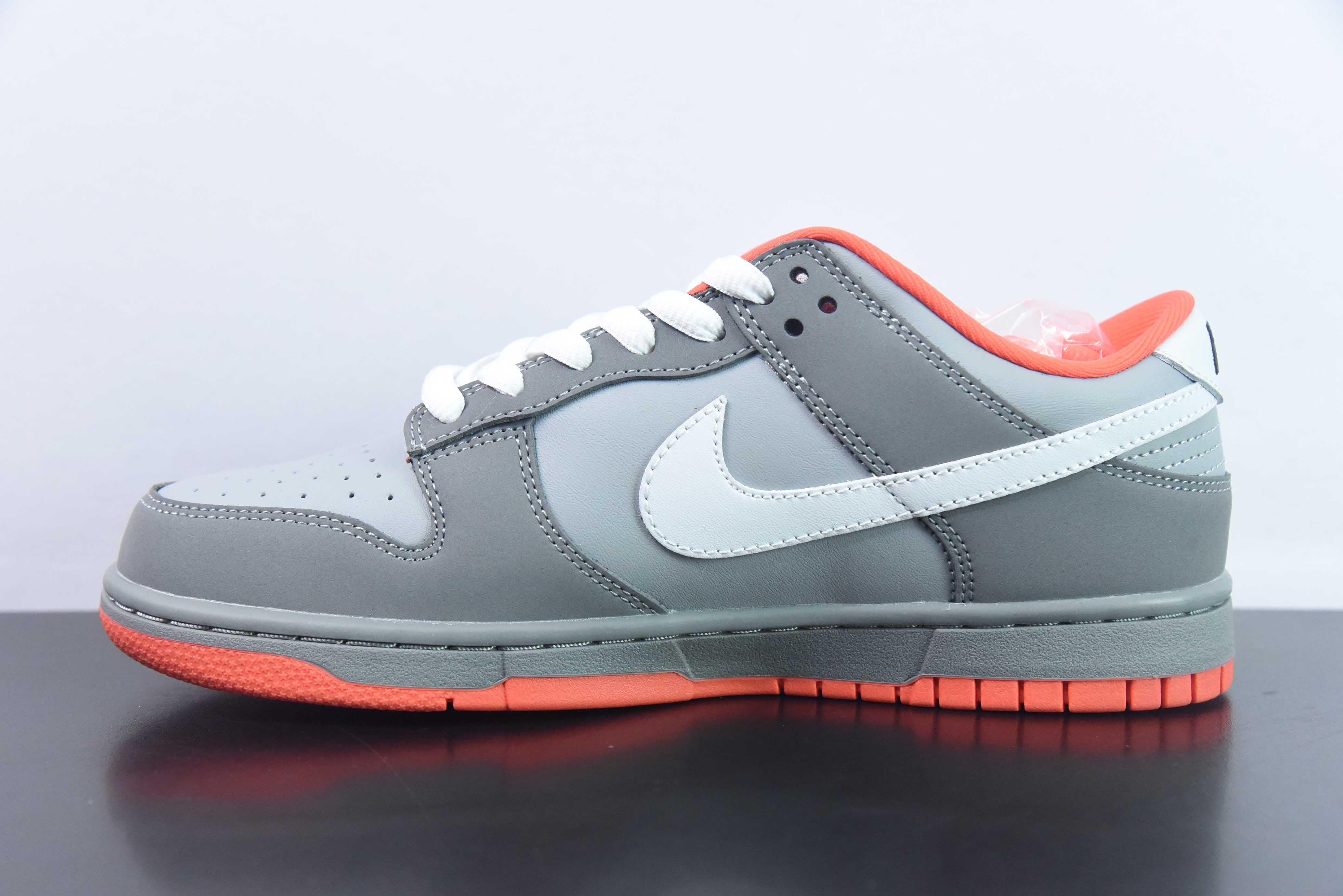 NIKE SB DUNK LOW STAPLE NYC PIGEON