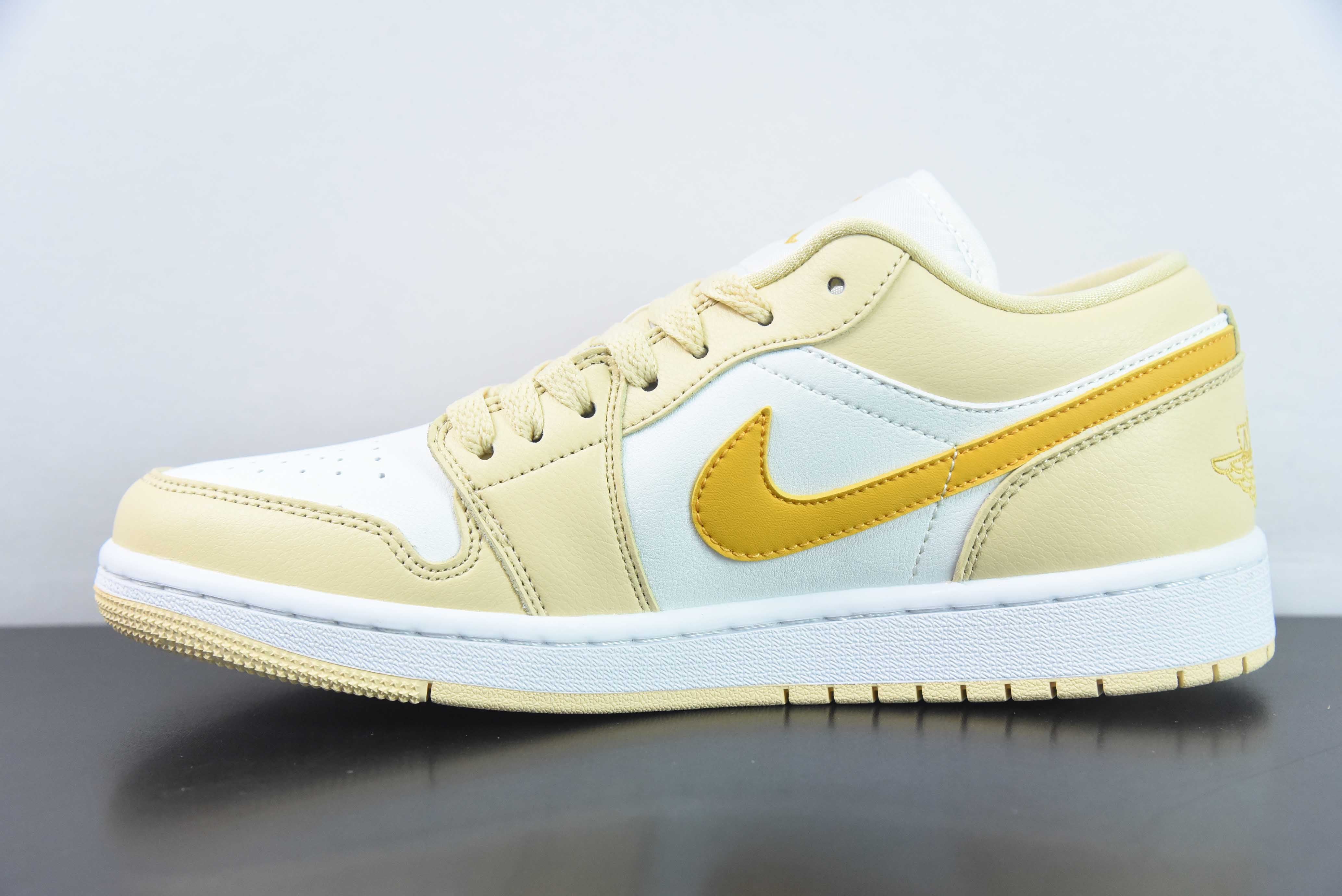 AIR JORDAN 1 LOW "TEAM GOLD"