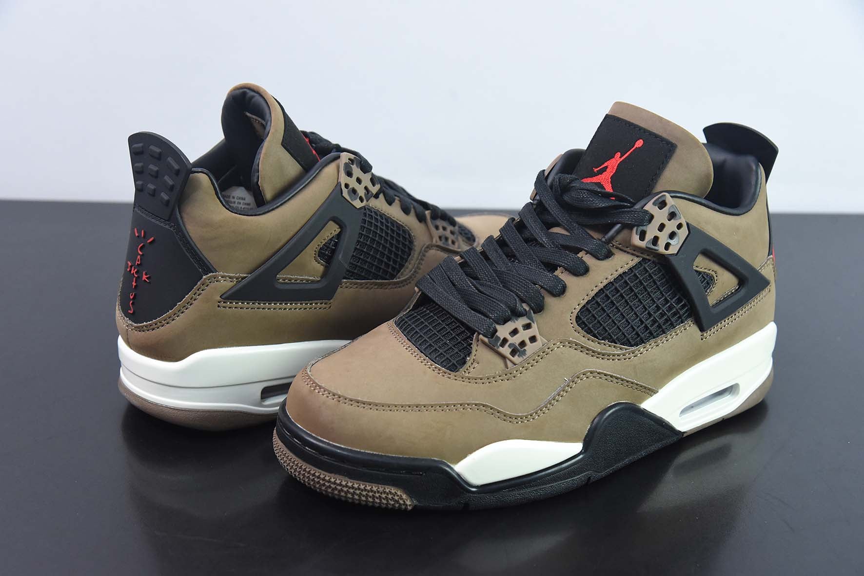 AIR JORDAN 4 x TRAVIS SCOTT "OLIVE"