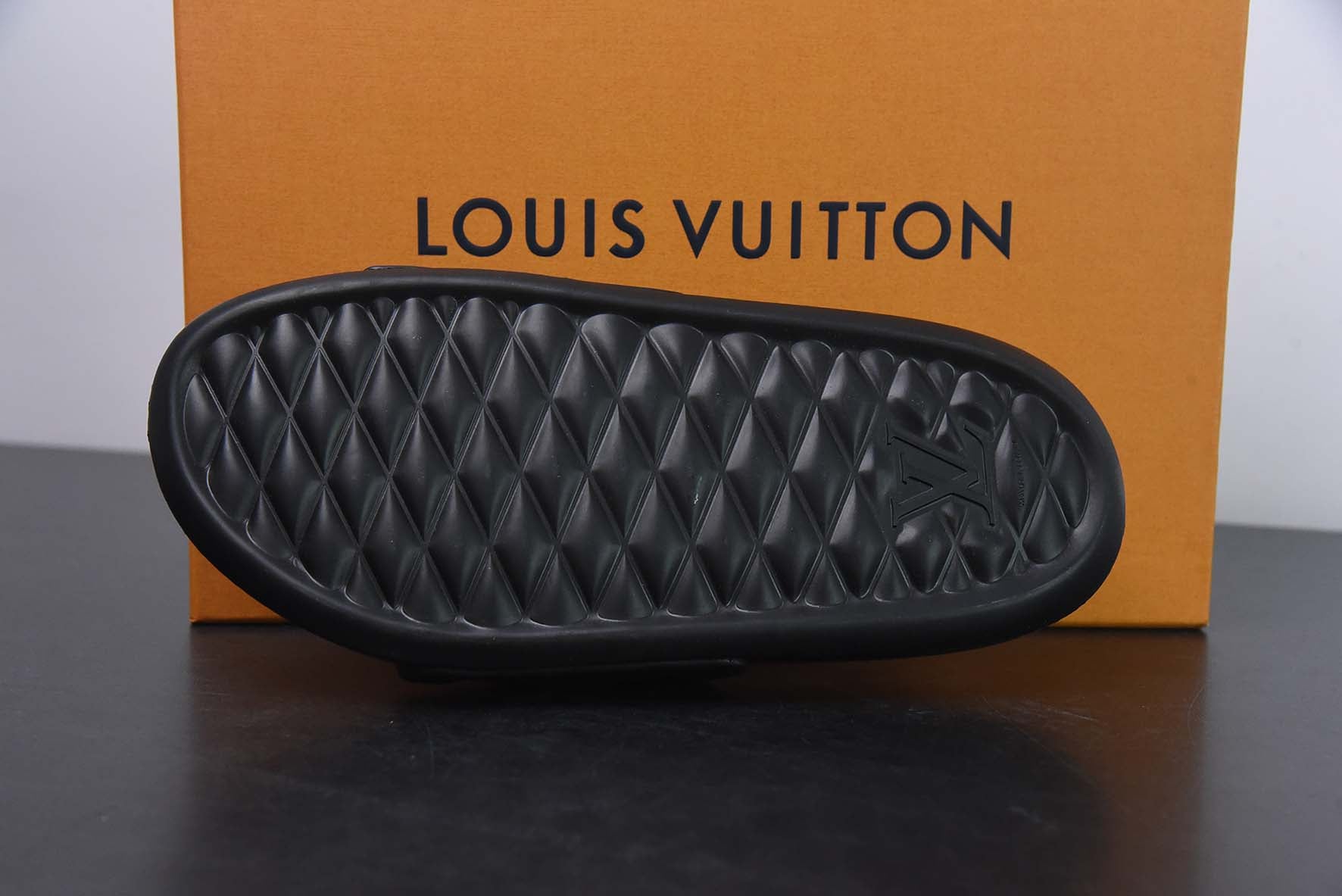 SLIDE LV WATERFRONT "MONOGRAM" BLACK