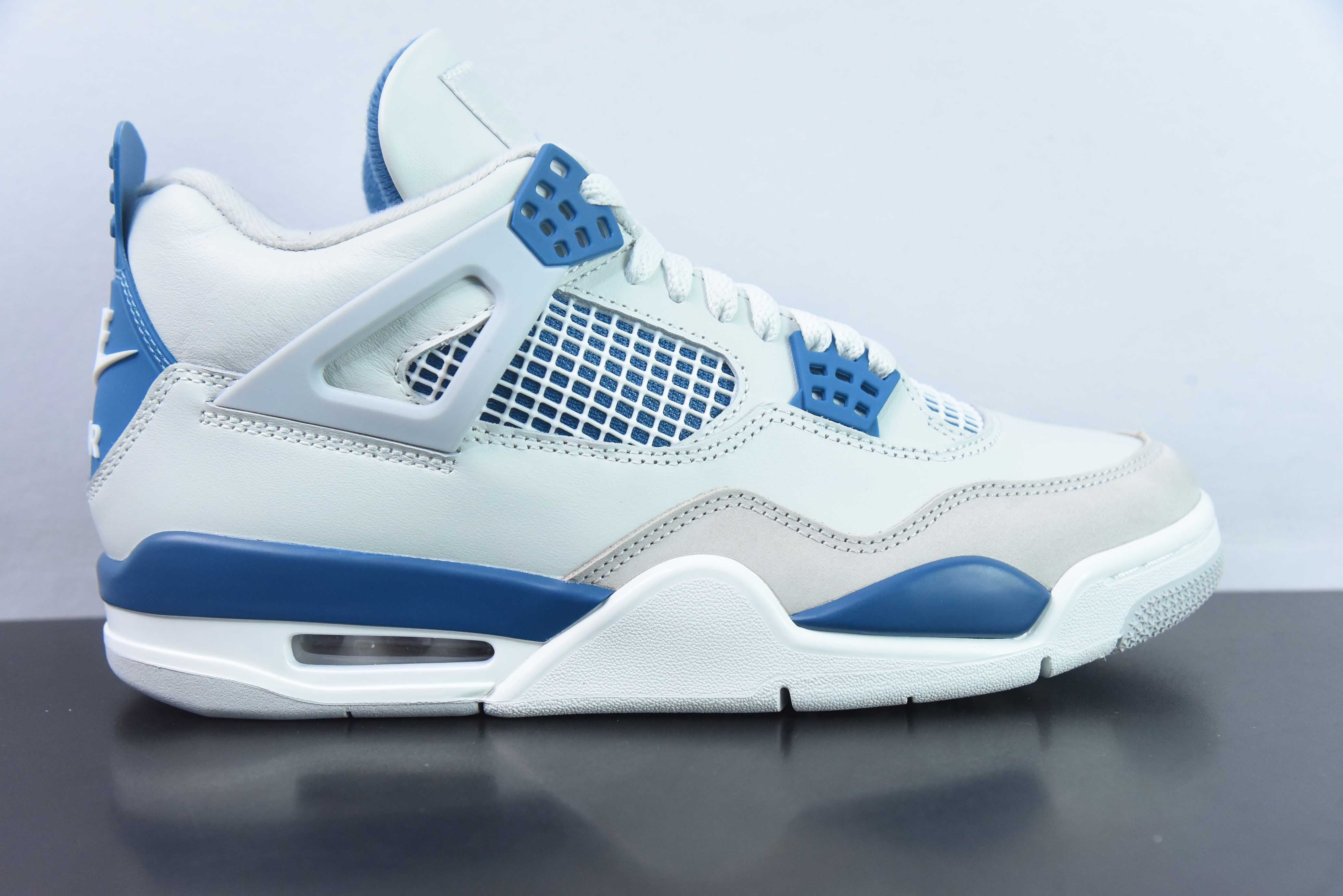 AIR JORDAN 4 RETRO "MILITARY BLUE"