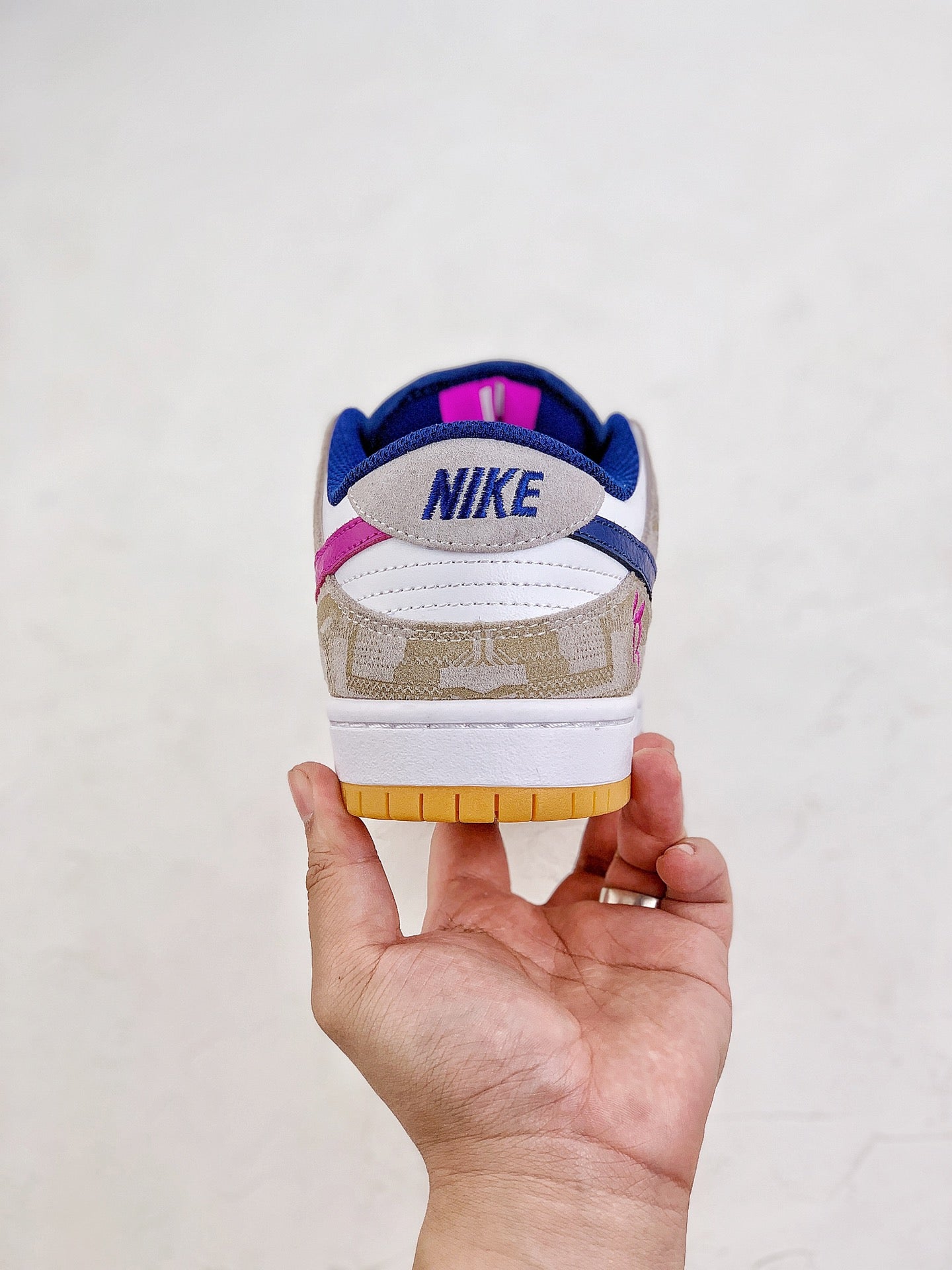 NIKE SB DUNK LOW x RAYSSA LEAL - FZ5251-001 🇺🇸