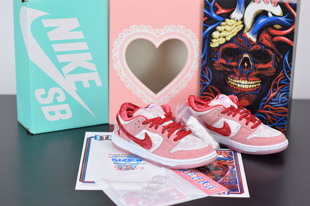 NIKE SB DUNK LOW "STRANGE LOVE" 🇺🇸