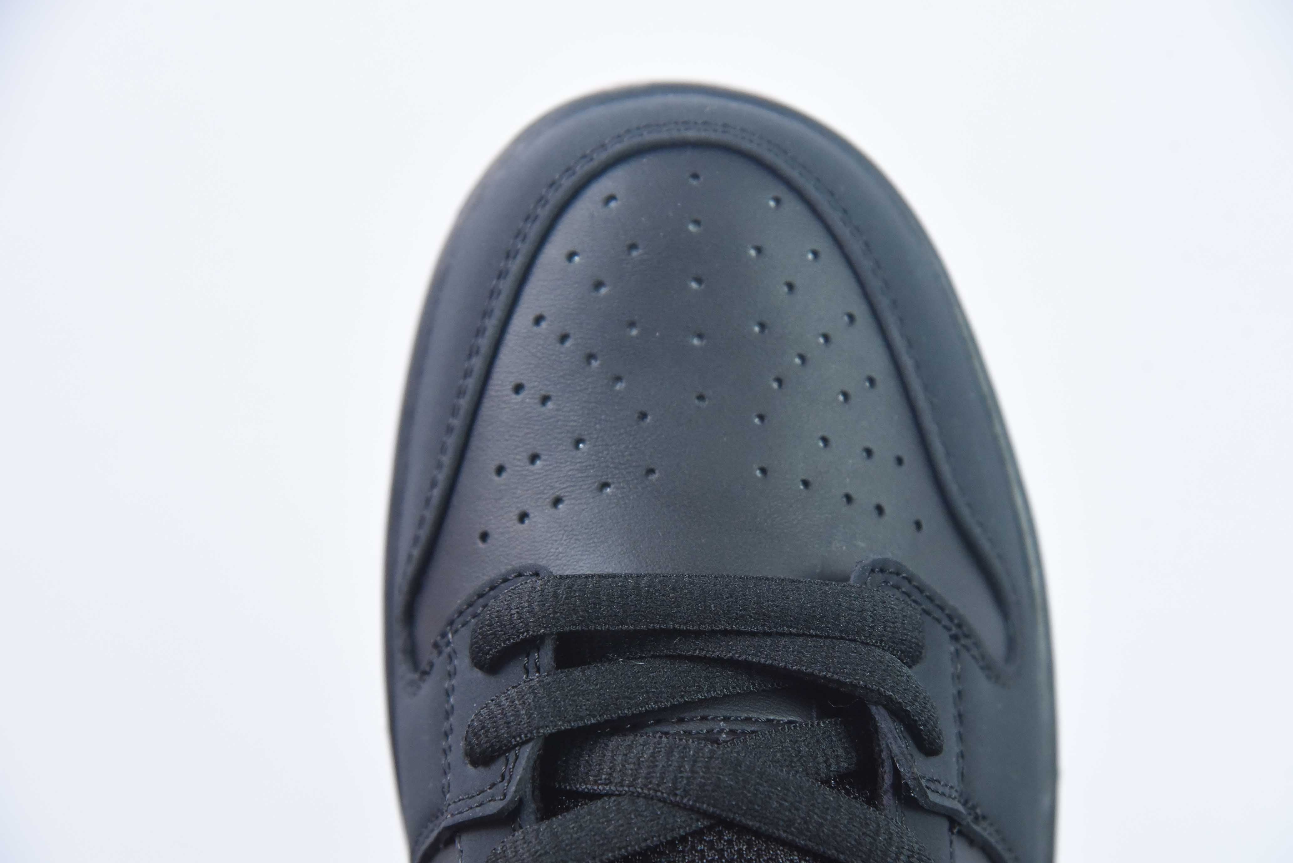 NIKE SB DUNK LOW STAPLE NYC PIGEON "BLACK"