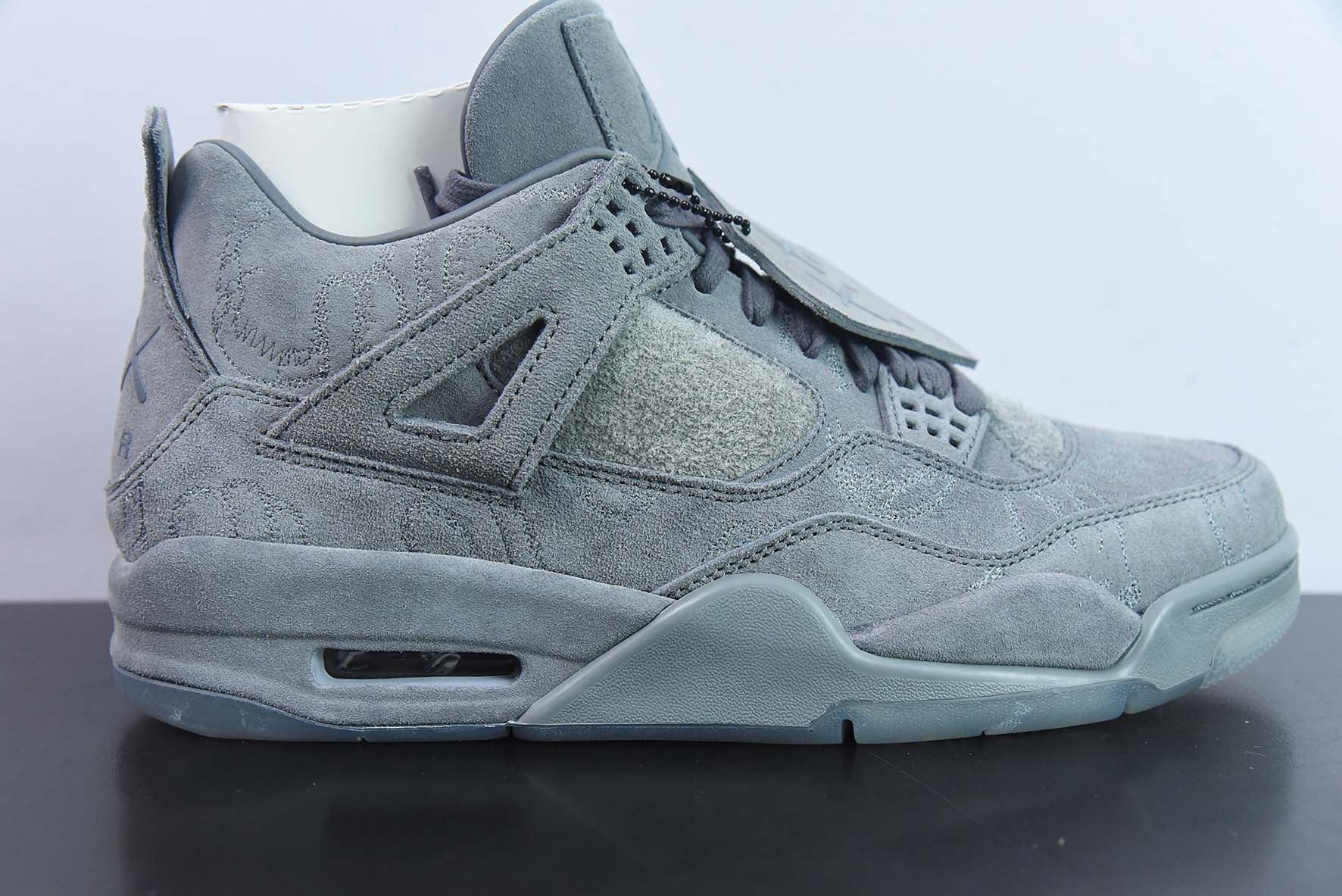 AIR JORDAN 4 x KAWS "DARK GREY"