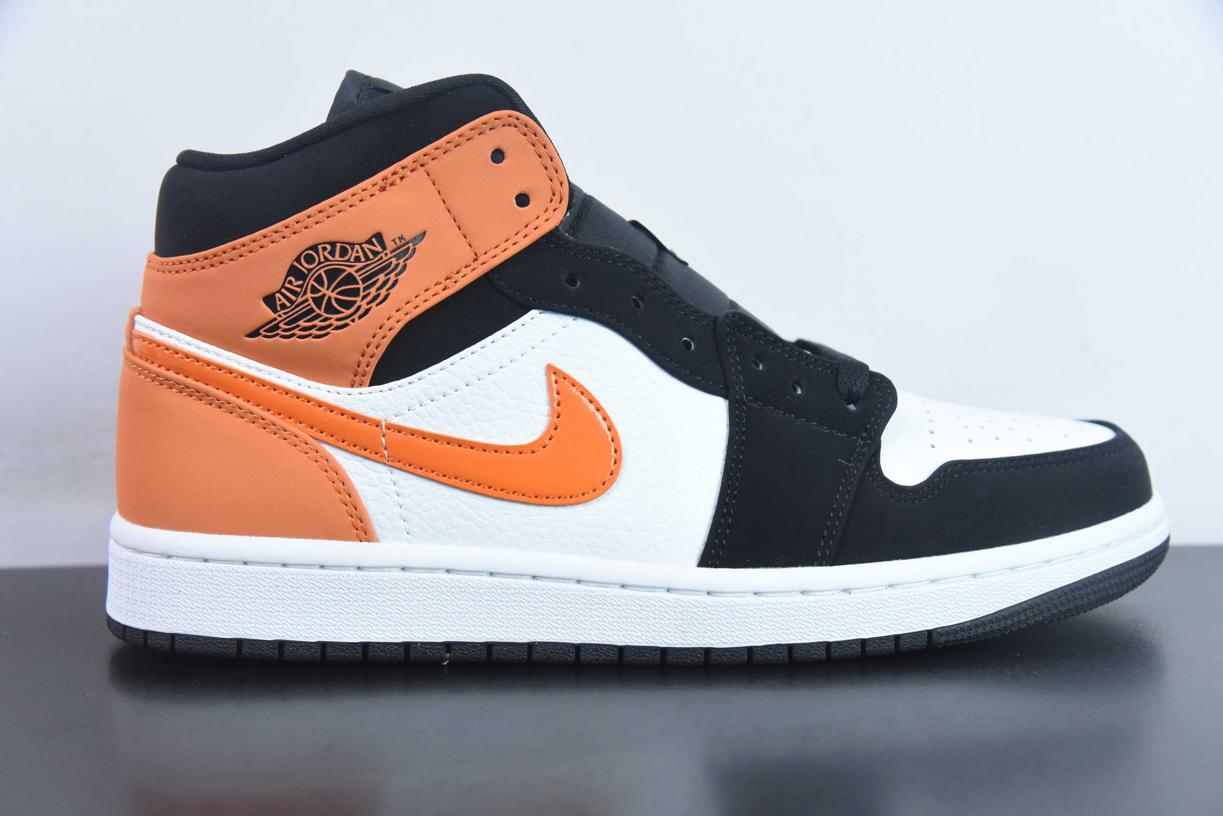 AIR JORDAN 1 MID "ELECTRO ORANGE"