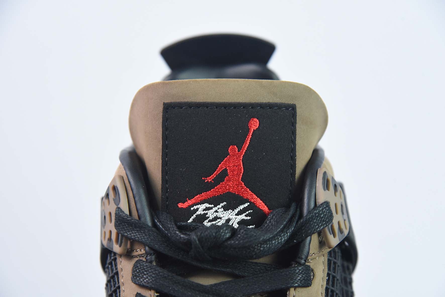 AIR JORDAN 4 x TRAVIS SCOTT "OLIVE"