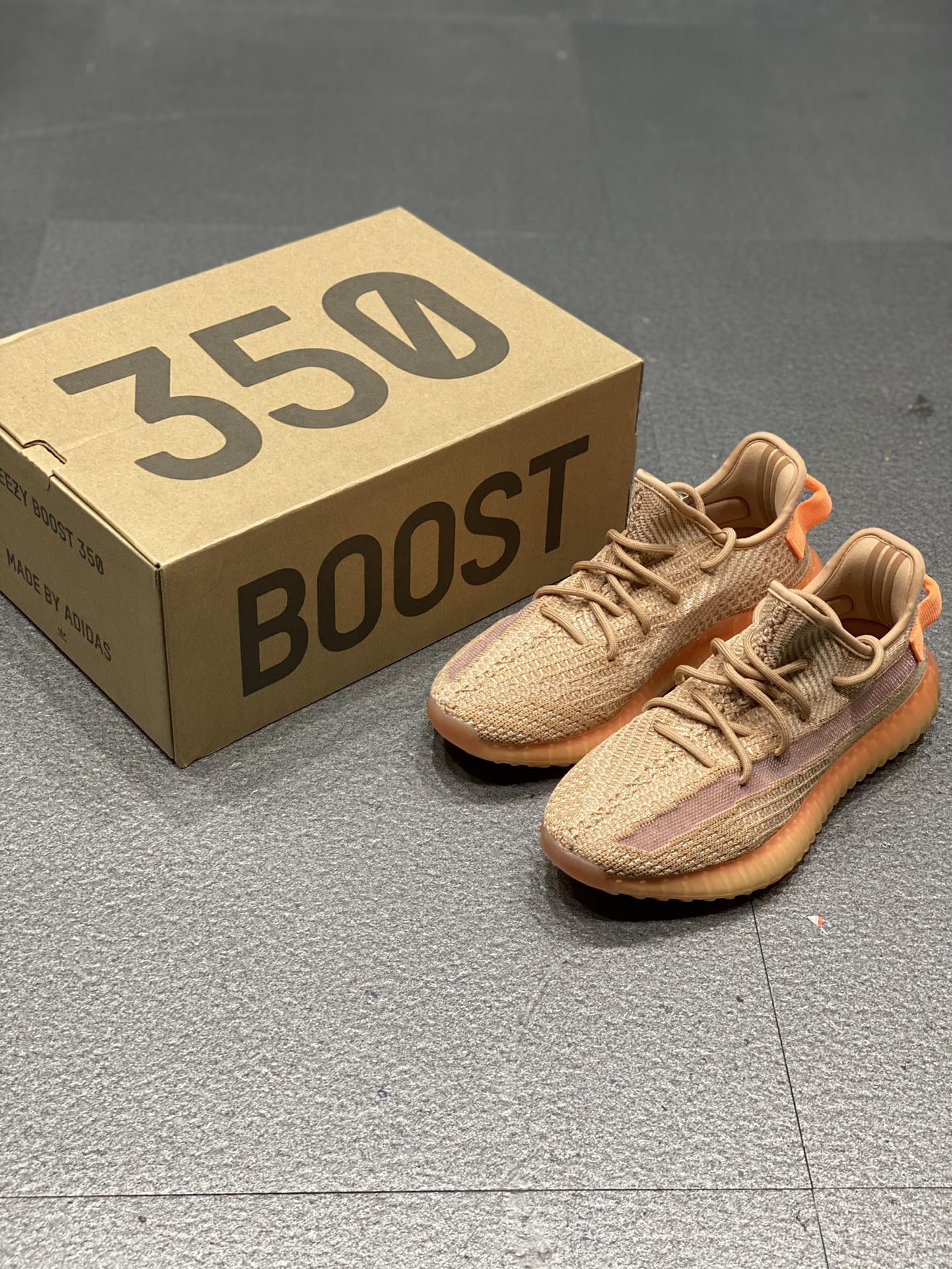 YEEZY BOOST 350 "ORANGE" 🇺🇸