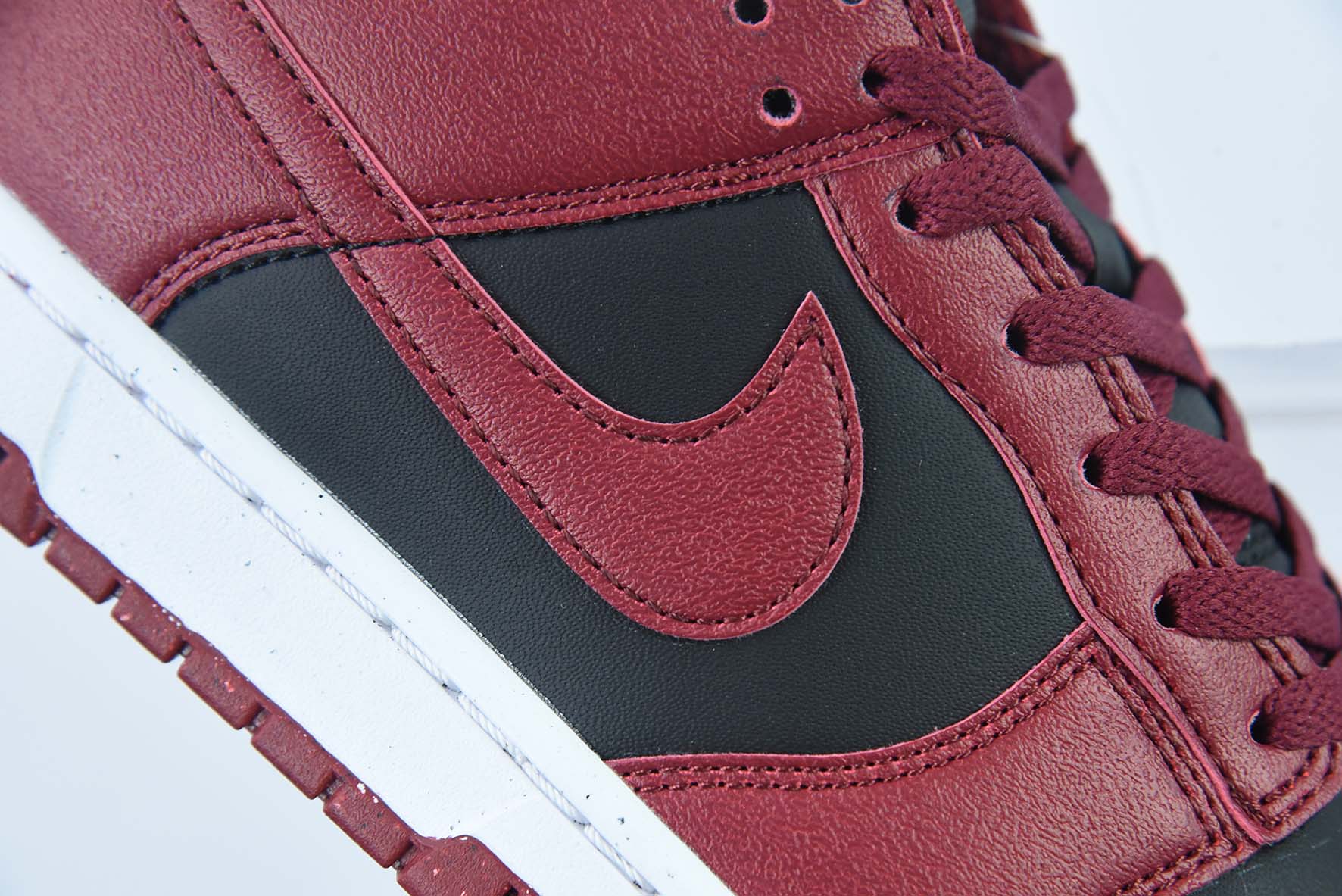 NIKE SB DUNK LOW NEXT "GYM RED" - DN1431-002