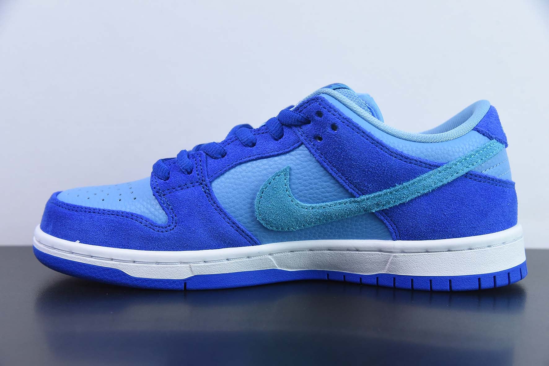 NIKE SB DUNK LOW "BLUE RASPBERRY" - DM0807-400