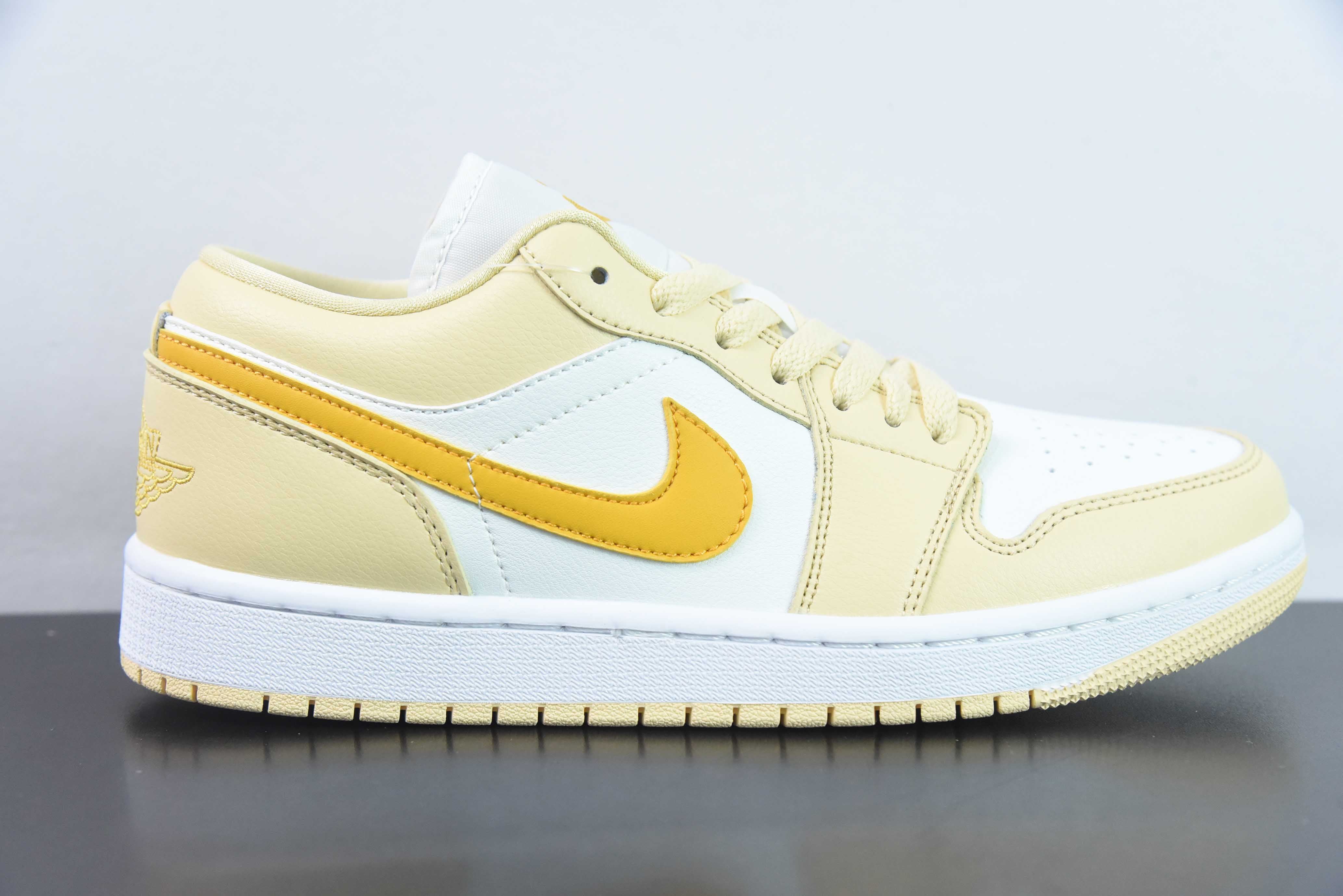 AIR JORDAN 1 LOW "TEAM GOLD"