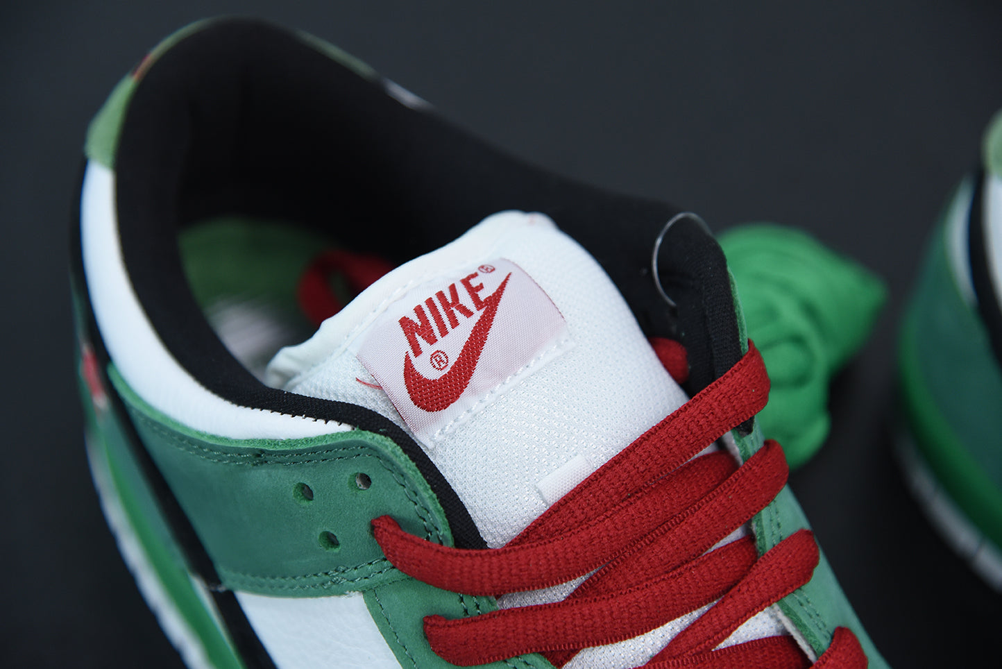 NIKE SB DUNK LOW "HEINEKEN"