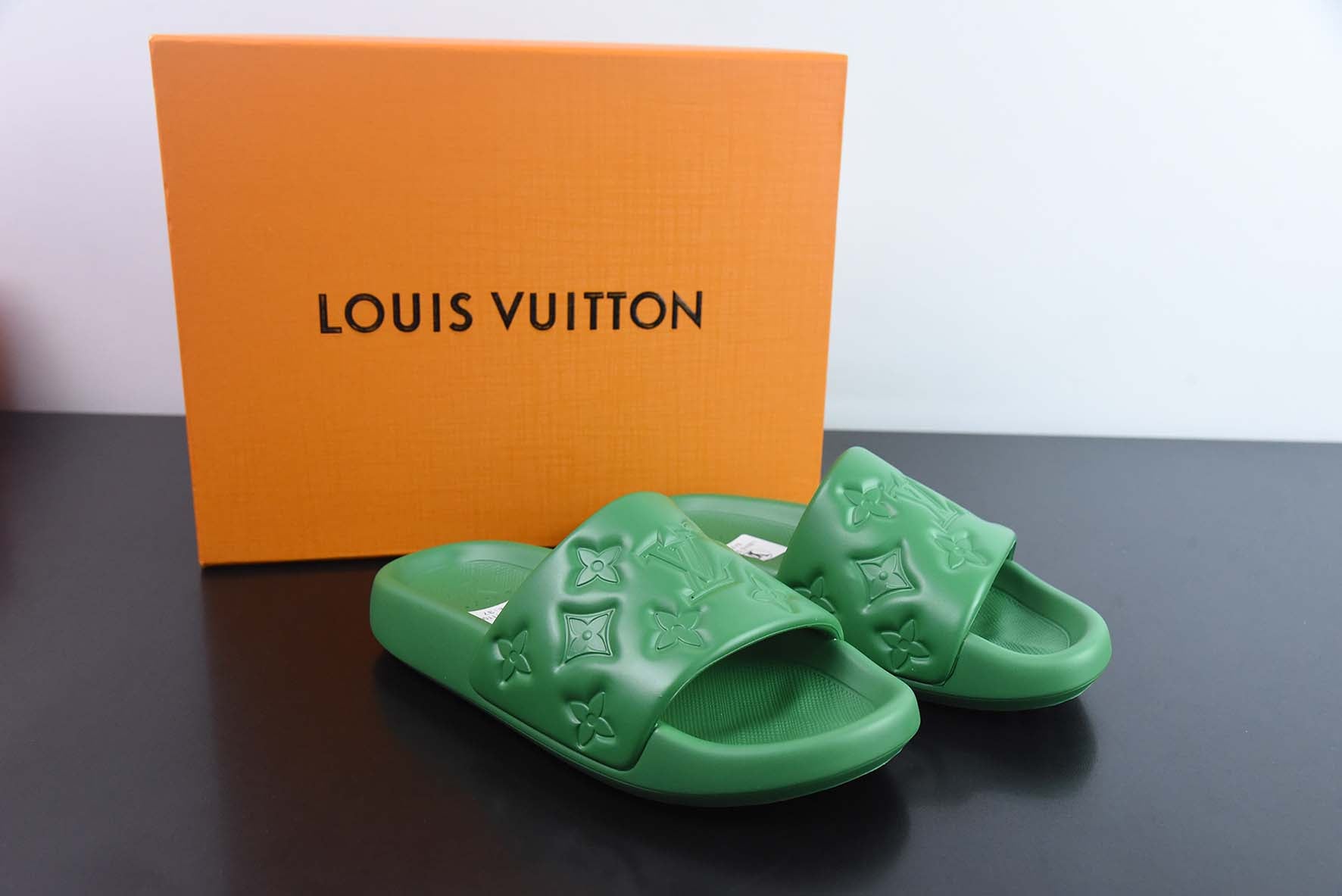 SLIDE LV WATERFRONT "MONOGRAM" GREEN  🇺🇸