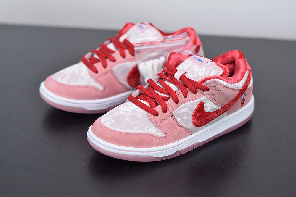 NIKE SB DUNK LOW "STRANGE LOVE" 🇺🇸