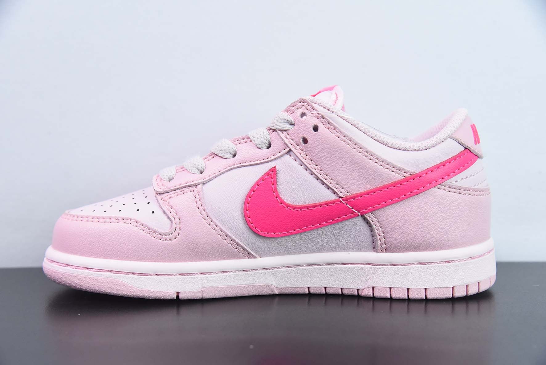 NIKE DUNK LOW "TRIPLE PINK" - DC9564-111