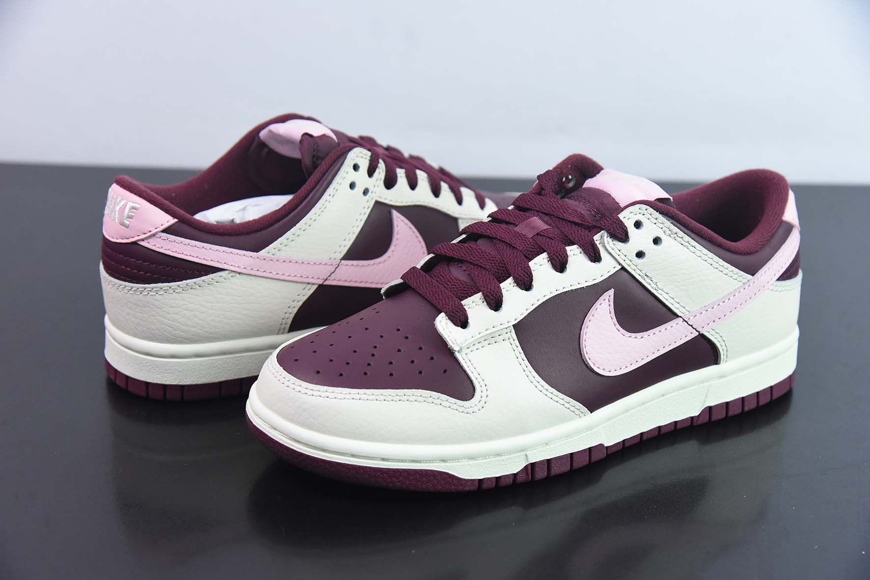 NIKE DUNK LOW "VALENTINE'S DAY" - DR9705-100