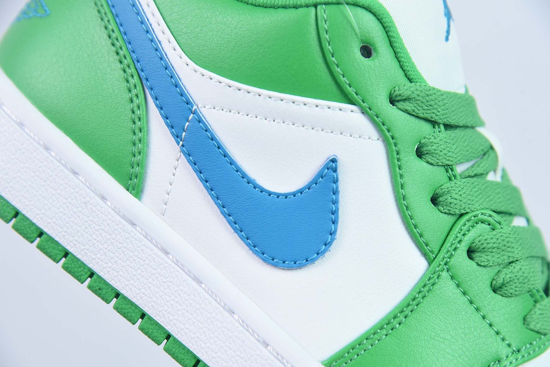 AIR JORDAN 1 LOW  "LUCKY GREEN AQUATONE" - DC0774-304