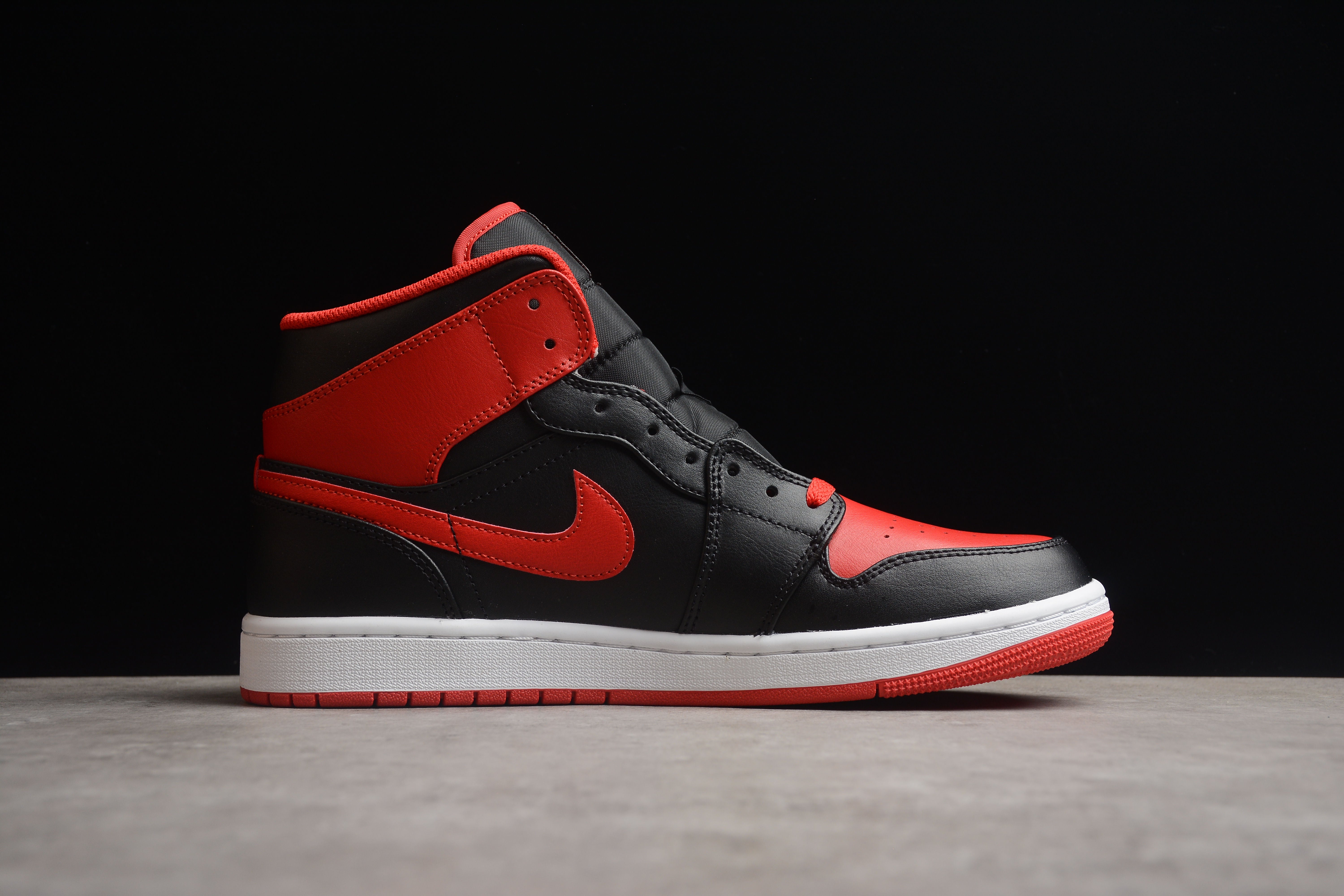 AIR JORDAN 1 MID "ALTERNADE BRED" - DQ8426-060