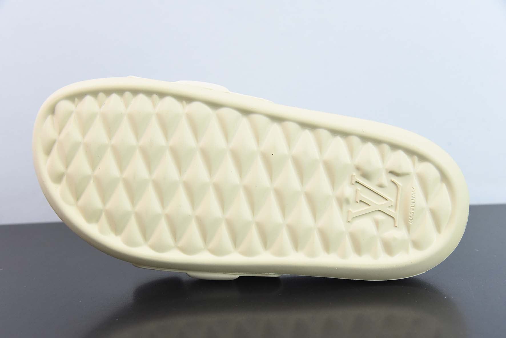 SLIDE LV XADREZ "MONOGRAM" OFF WHITE