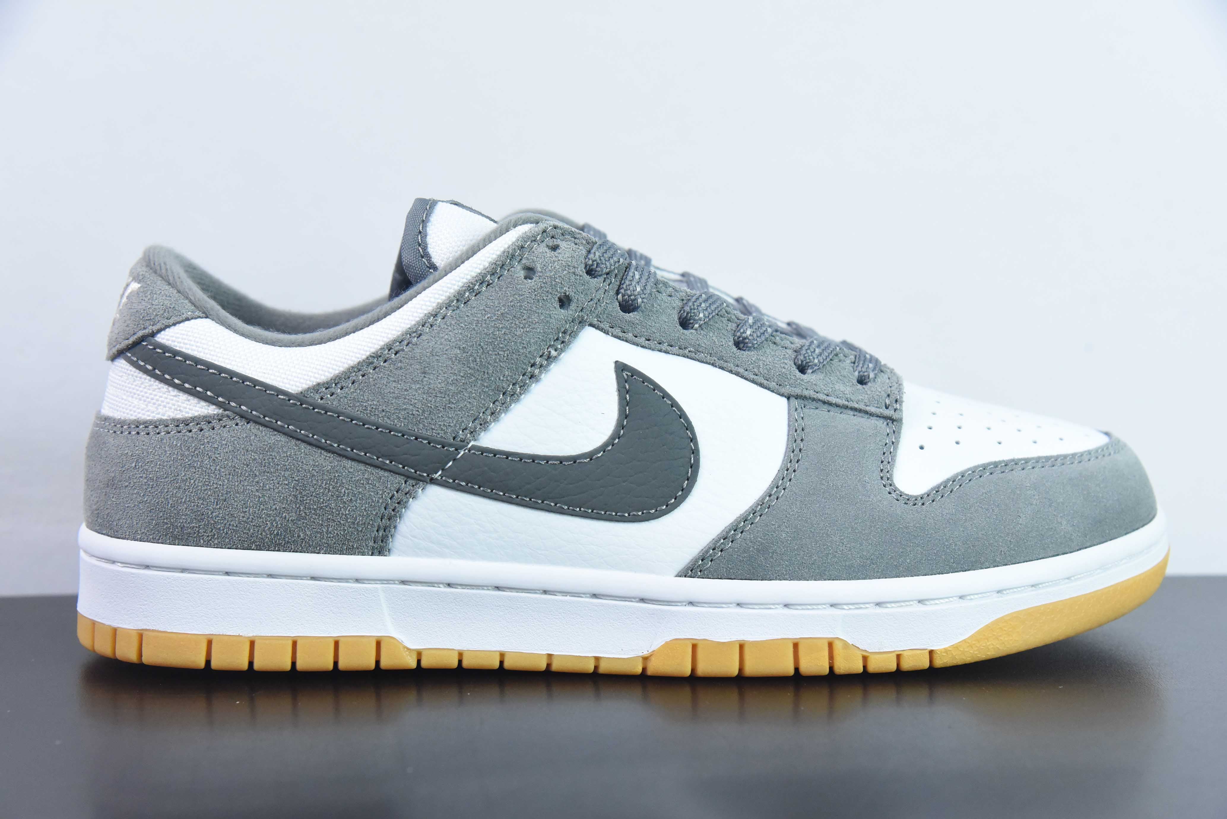 NIKE DUNK LOW "GREY GUM" - FV0389-100 🇺🇸