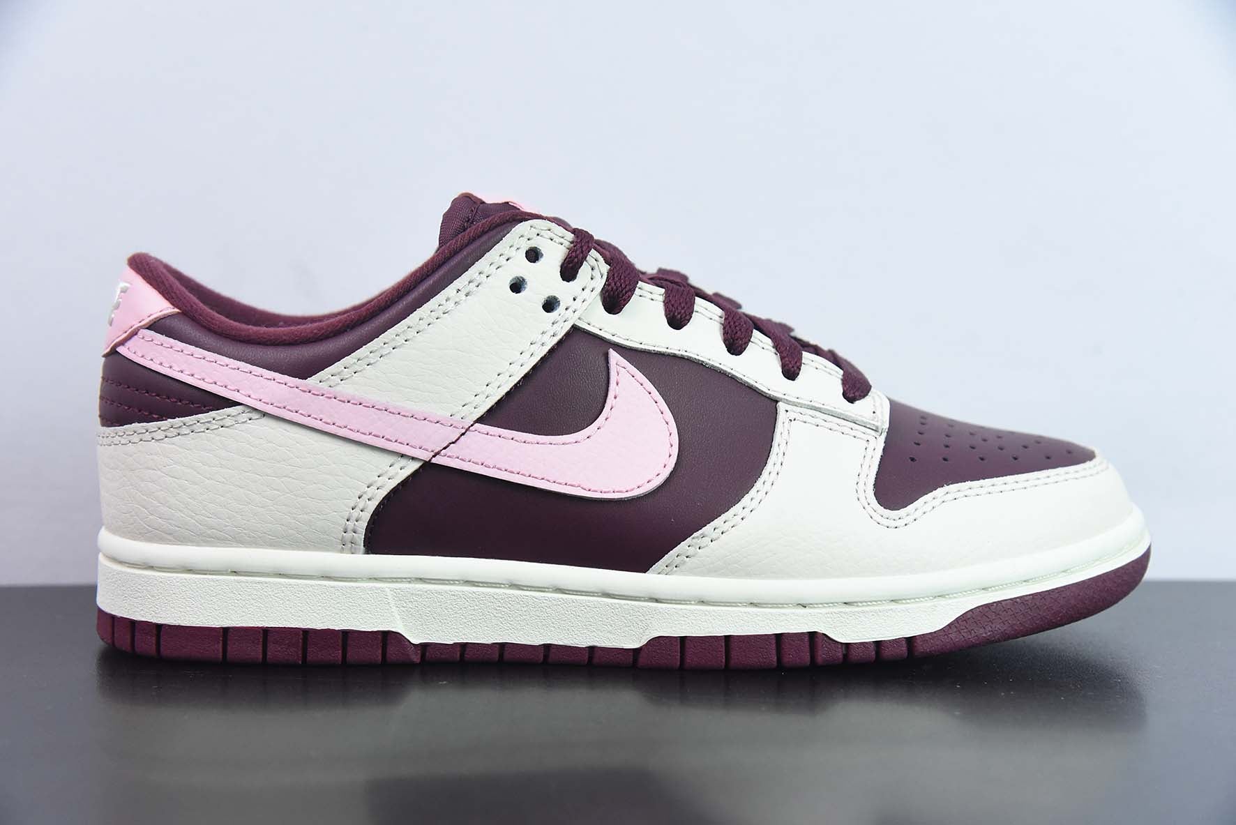 NIKE DUNK LOW "VALENTINE'S DAY" - DR9705-100