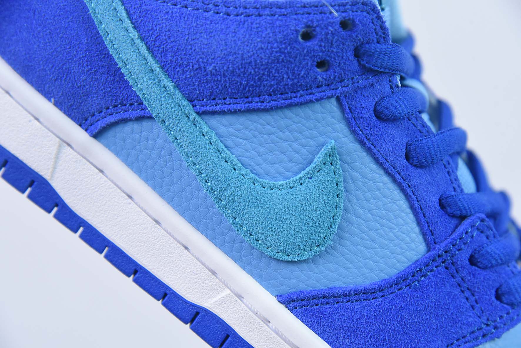 NIKE SB DUNK LOW "BLUE RASPBERRY" - DM0807-400