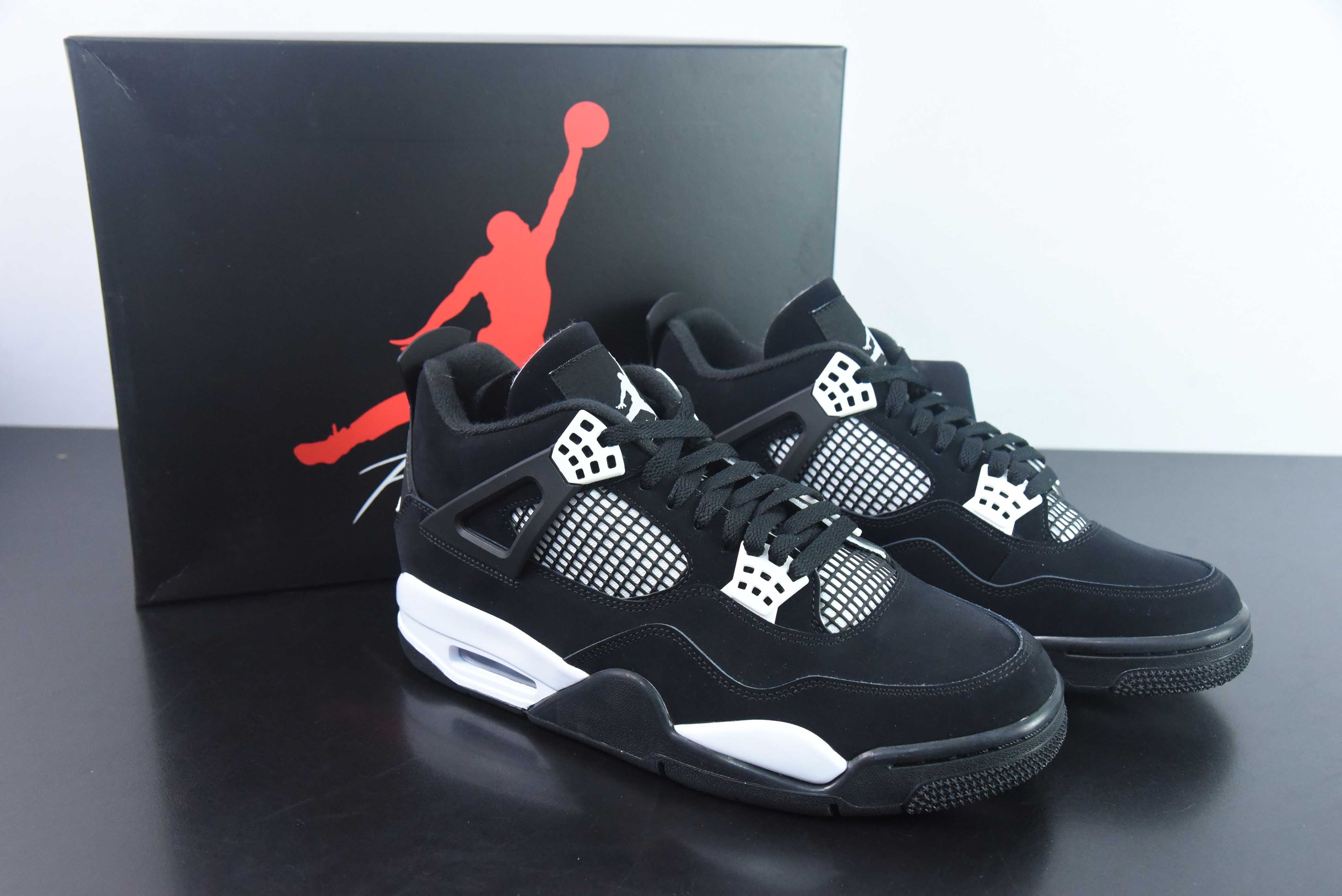 AIR JORDAN 4 "BLACK/WHITE"