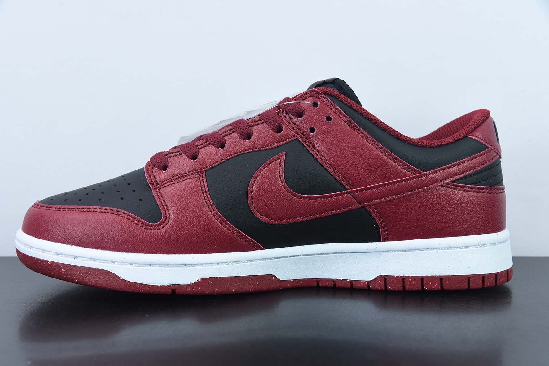 NIKE SB DUNK LOW NEXT "GYM RED" - DN1431-002