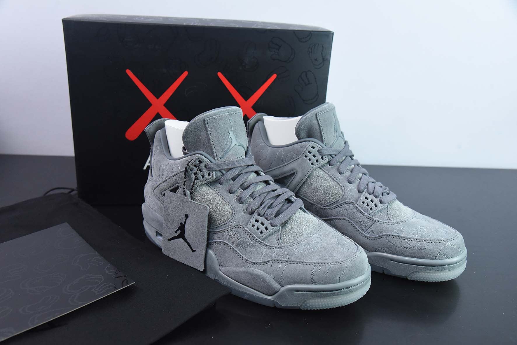 AIR JORDAN 4 x KAWS "DARK GREY"