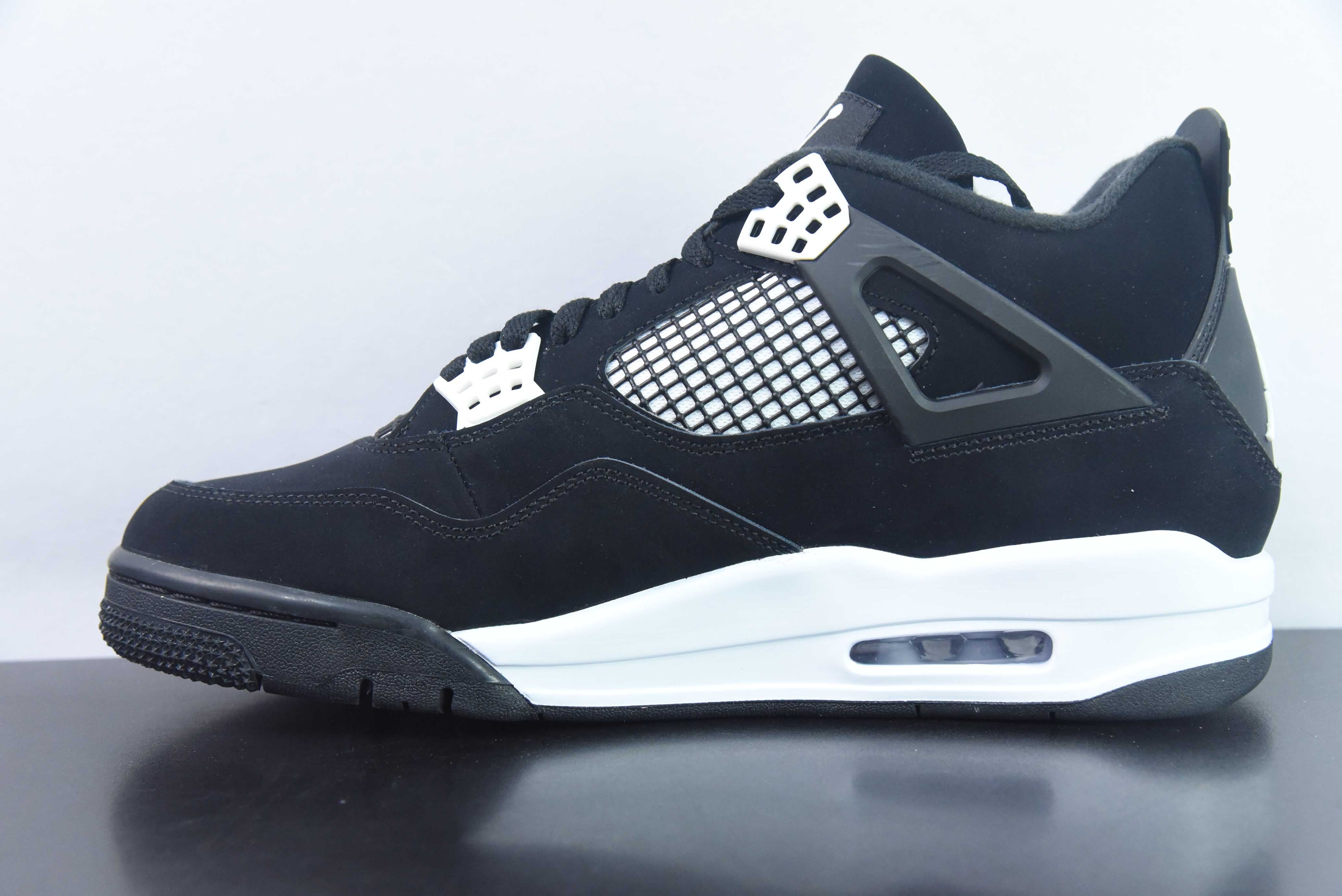 AIR JORDAN 4 "BLACK/WHITE"