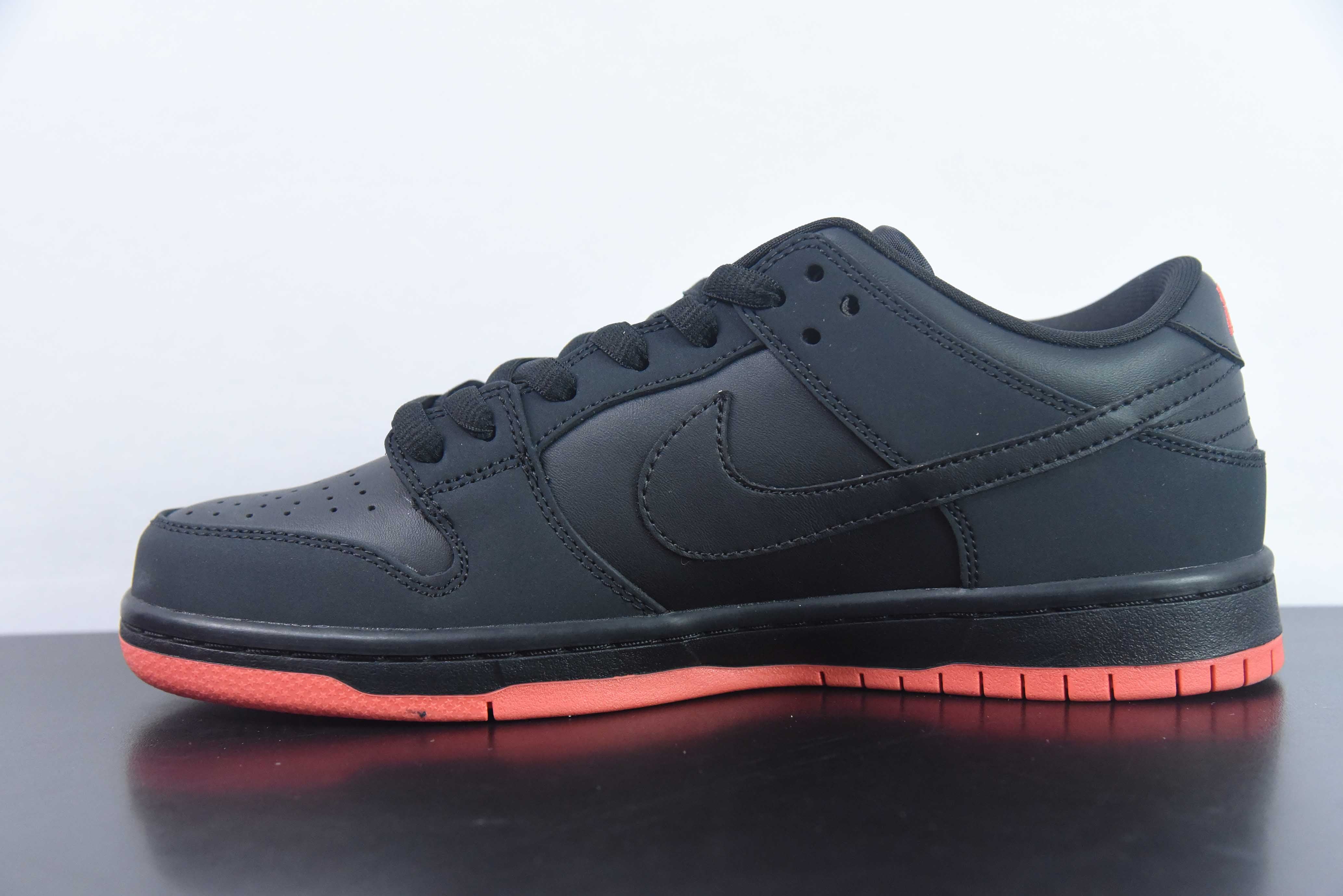 NIKE SB DUNK LOW STAPLE NYC PIGEON "BLACK"