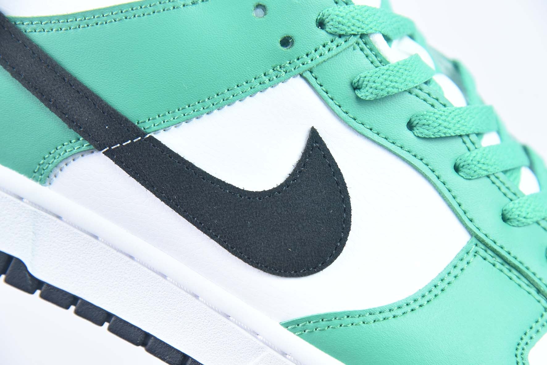 NIKE DUNK LOW SE "LOTTERY GREEN" -  FN3612-300