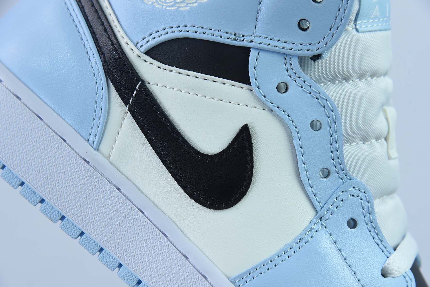 AIR JORDAN 1 MID  "BABY BLUE/BLACK"