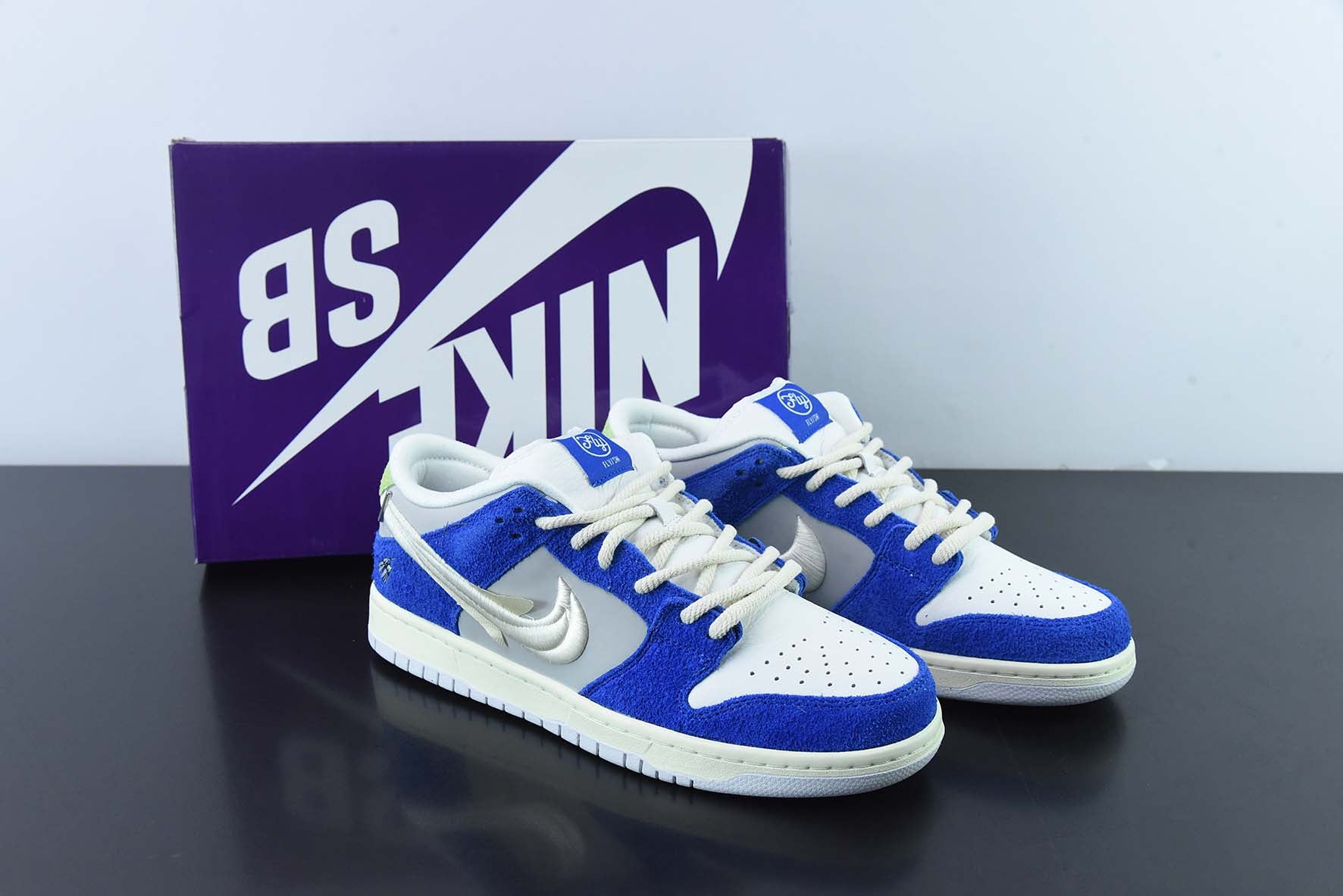 NIKE SB DUNK LOW x FLY STREETWEAR  - DQ5130-400