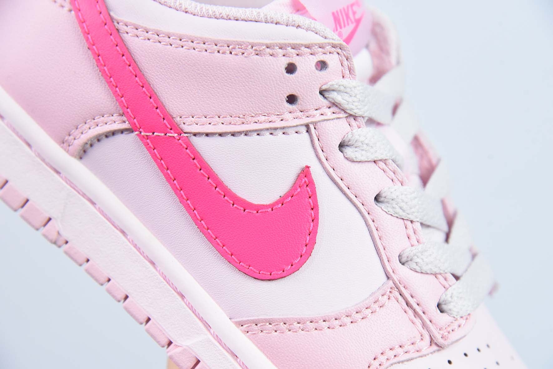 NIKE DUNK LOW "TRIPLE PINK" - DC9564-111