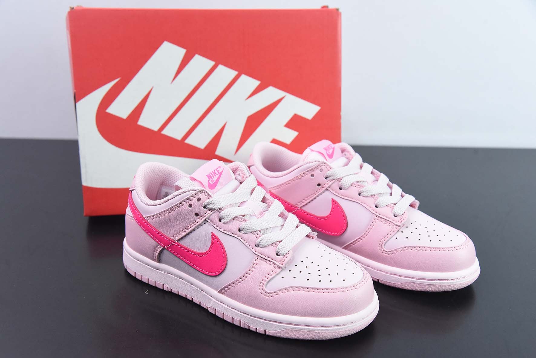 NIKE DUNK LOW "TRIPLE PINK" - DC9564-111